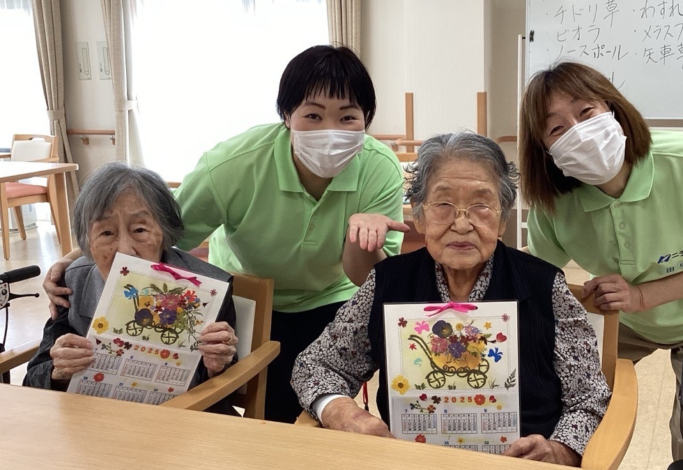 ニチイメゾン栗東押し花カレンダー20250627１
