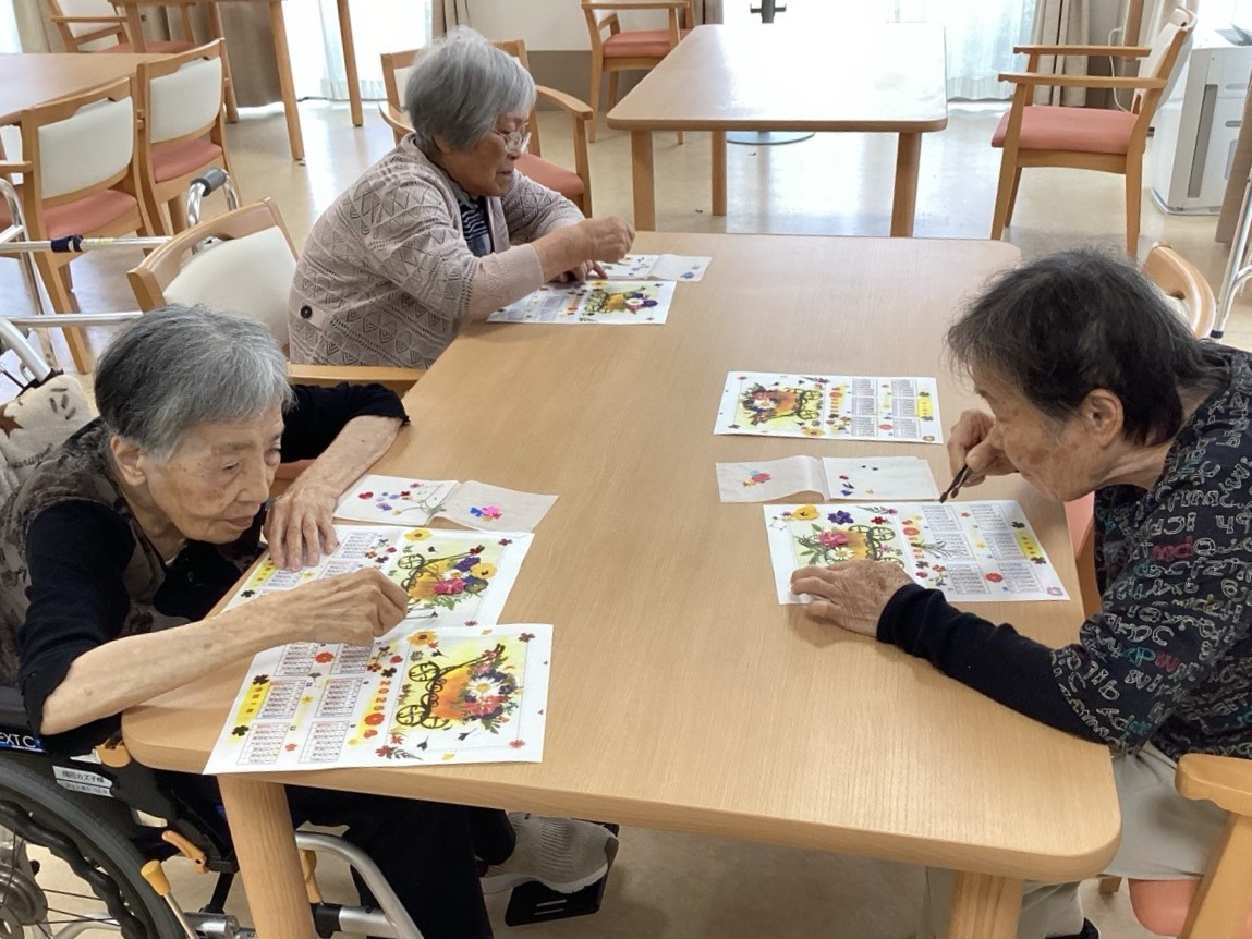 ニチイメゾン栗東押し花カレンダー20250627３