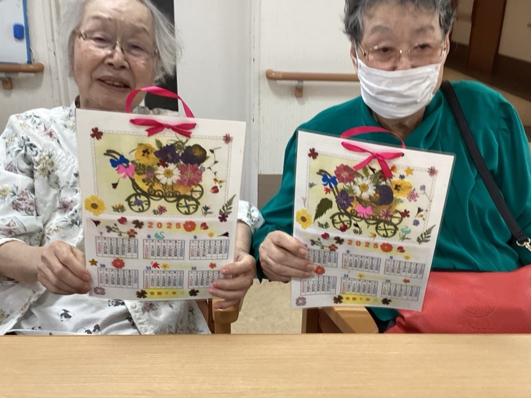 ニチイメゾン栗東押し花カレンダー20250627５