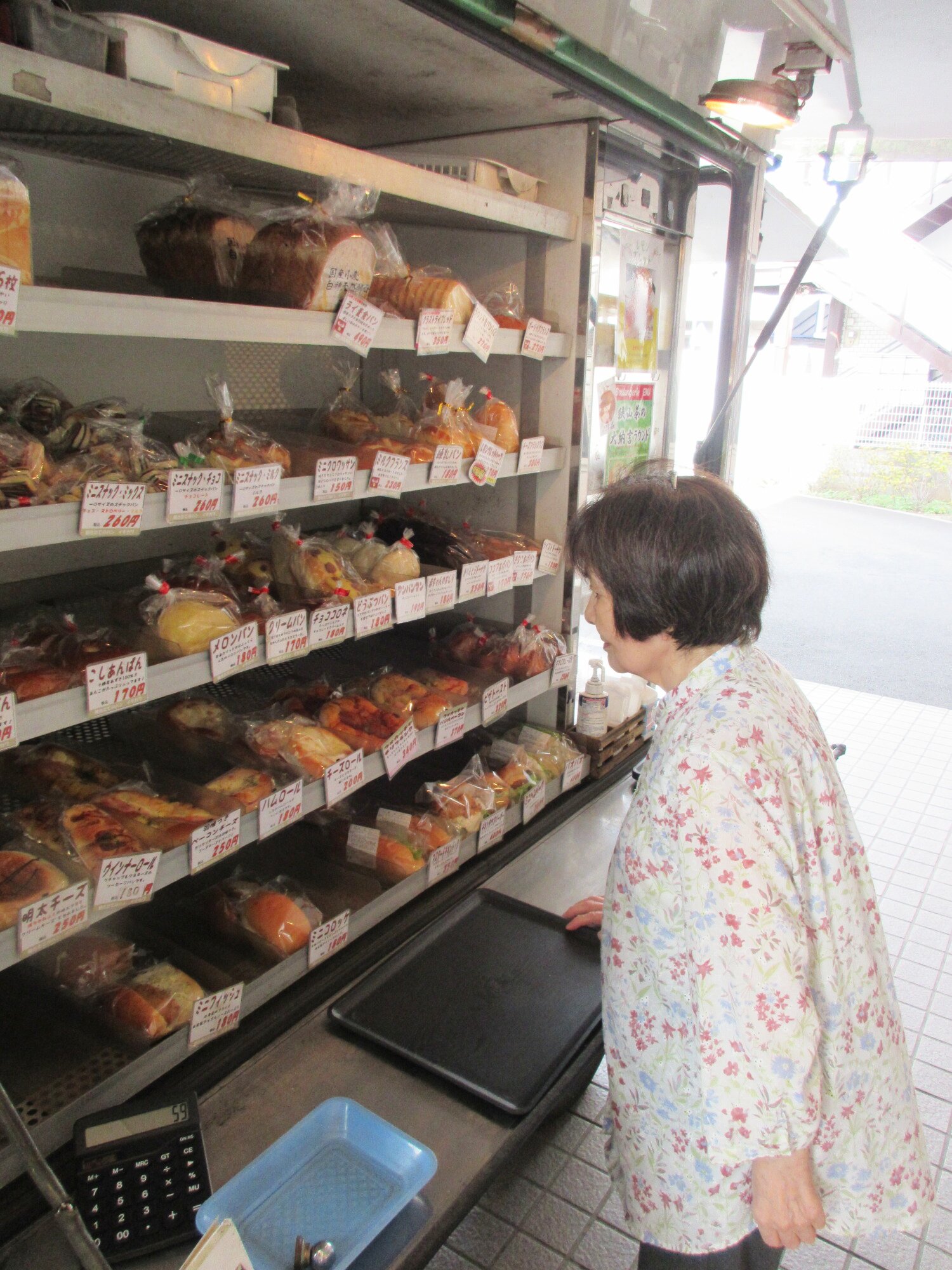 パンの移動販売-1　ニチイホーム朝霞