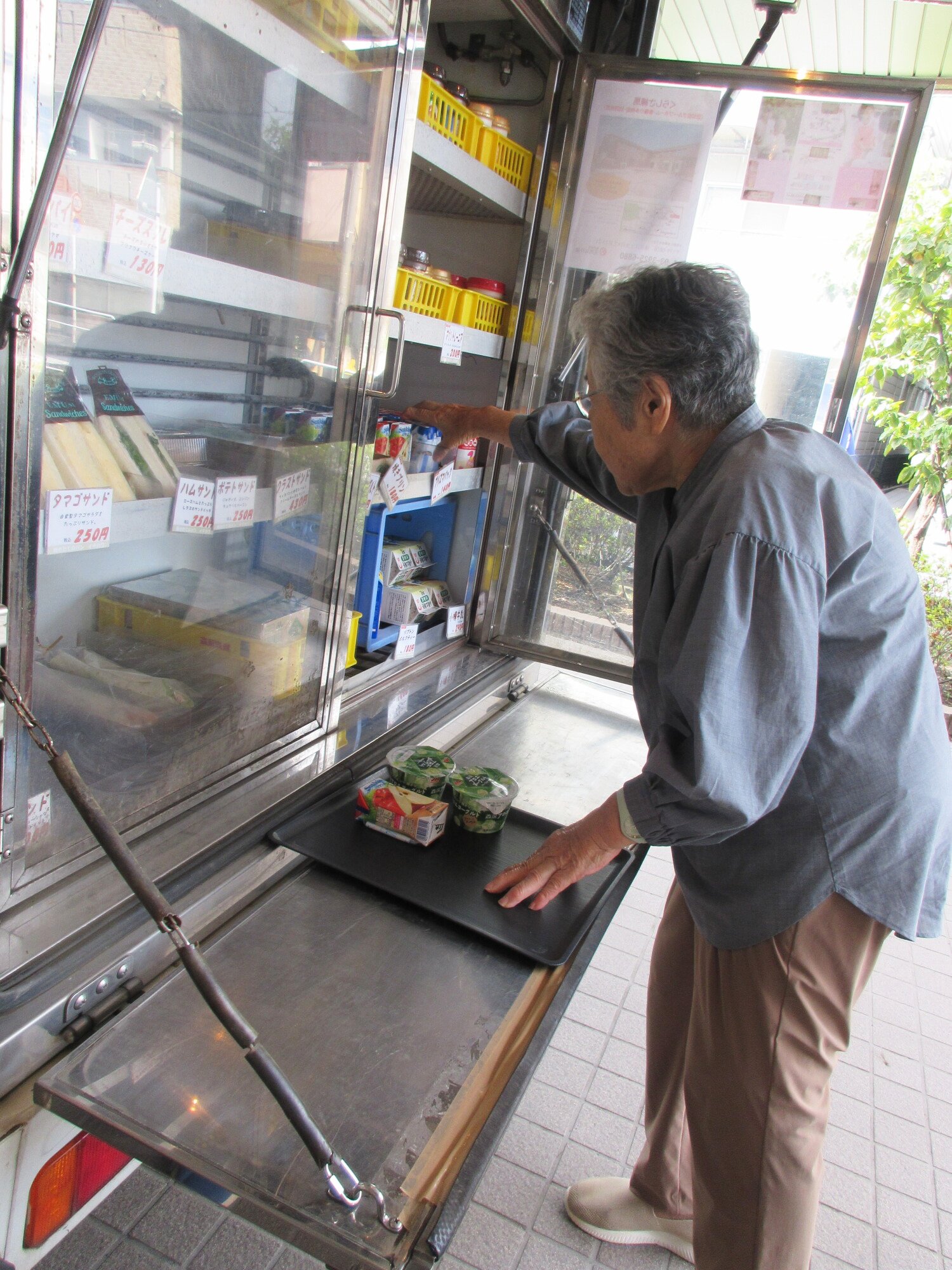 パンの移動販売-3　ニチイホーム朝霞