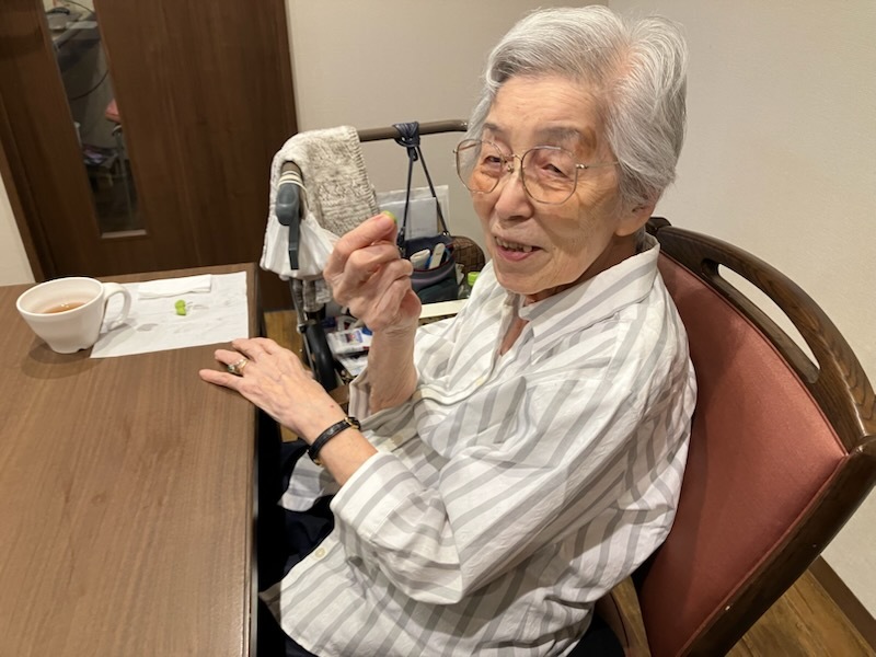 可愛い枝豆実食-1　ニチイホーム碑文谷