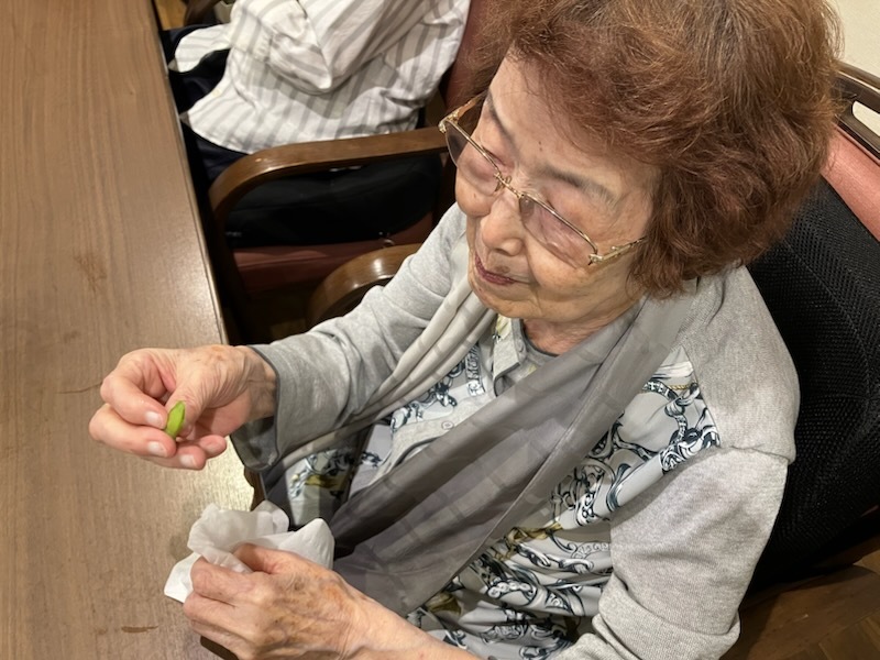可愛い枝豆実食-3　ニチイホーム碑文谷