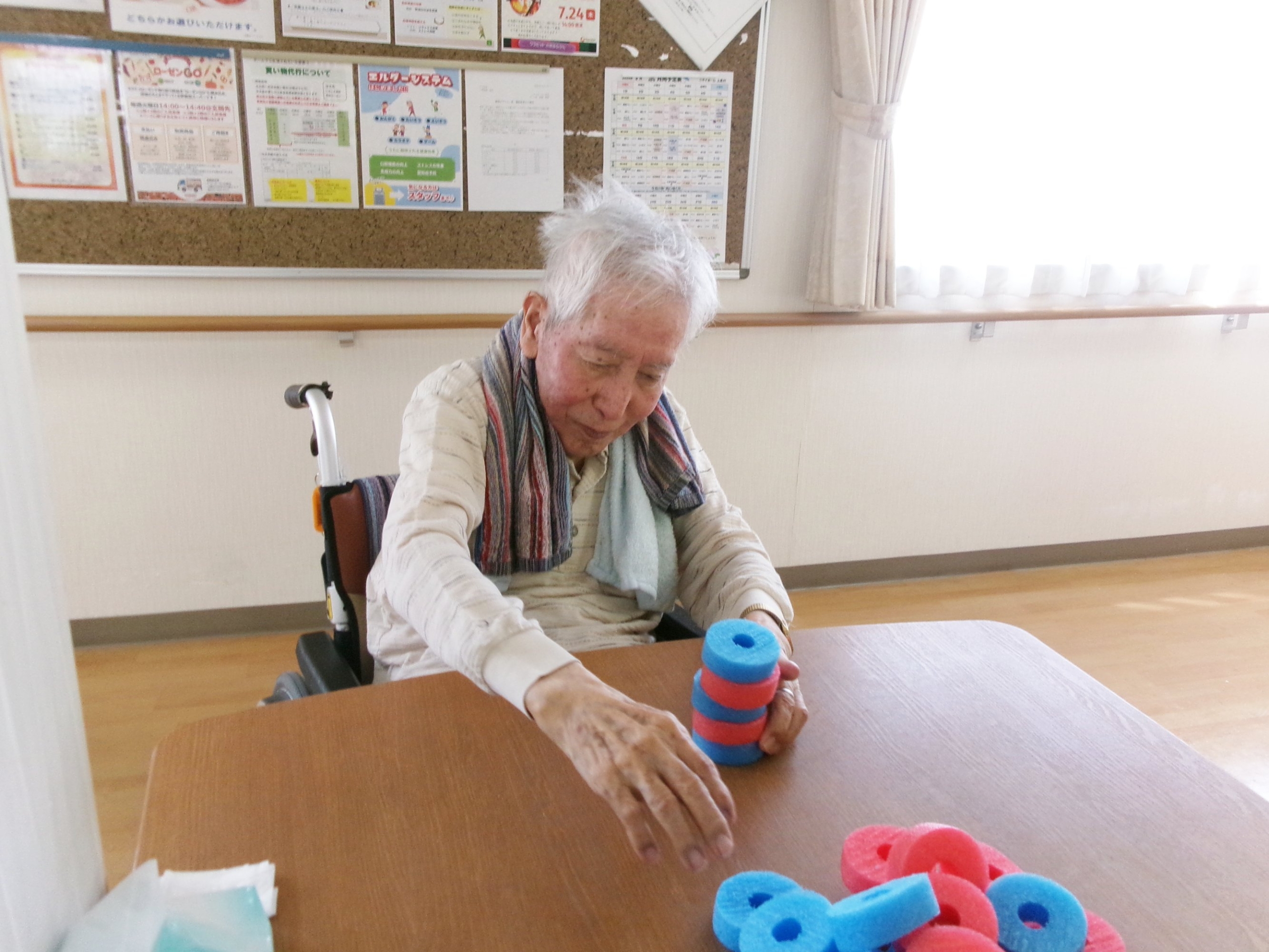 ゲームで楽しいひととき-1　ニチイホーム上星川