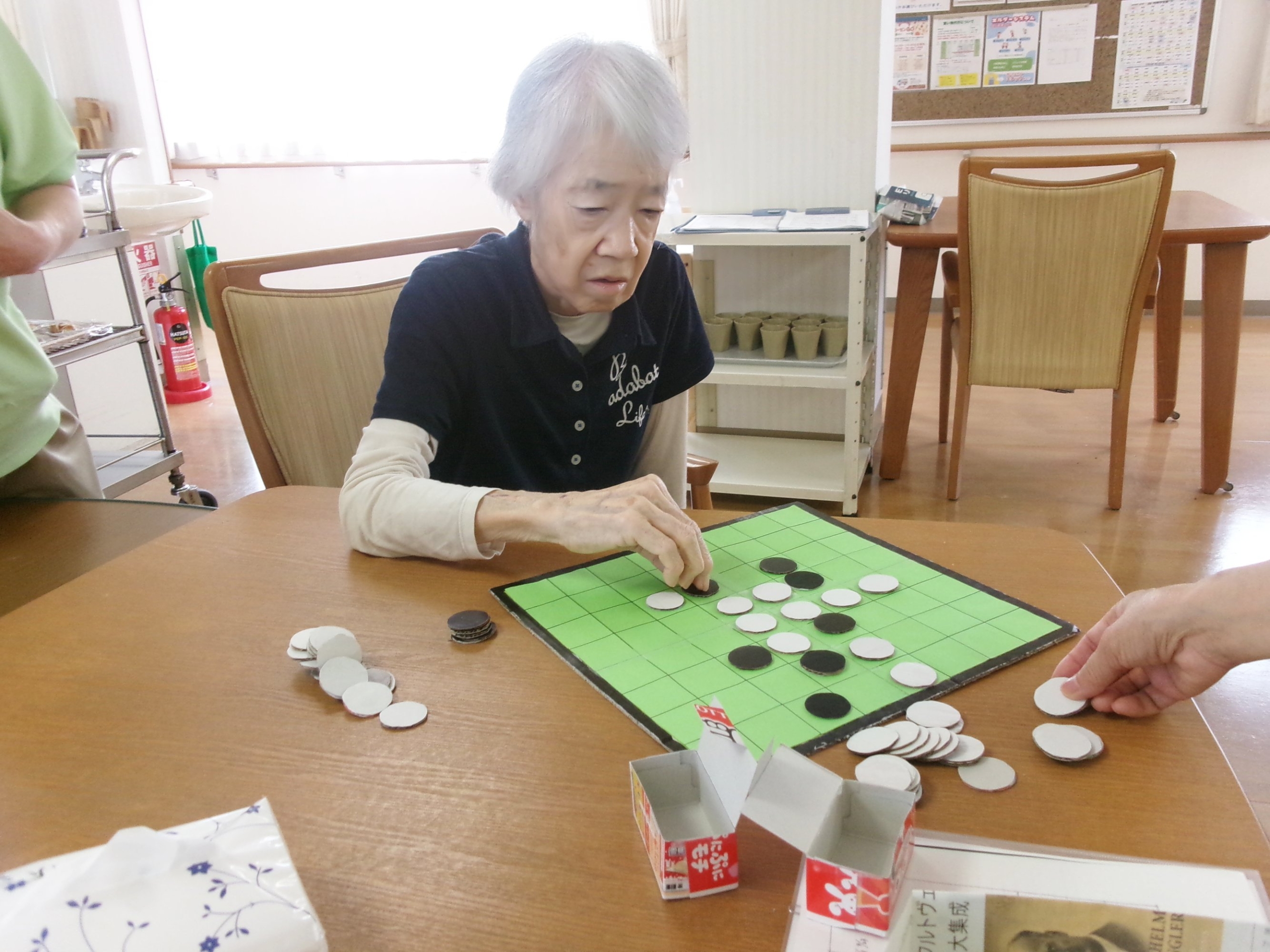 ゲームで楽しいひととき-2　ニチイホーム上星川