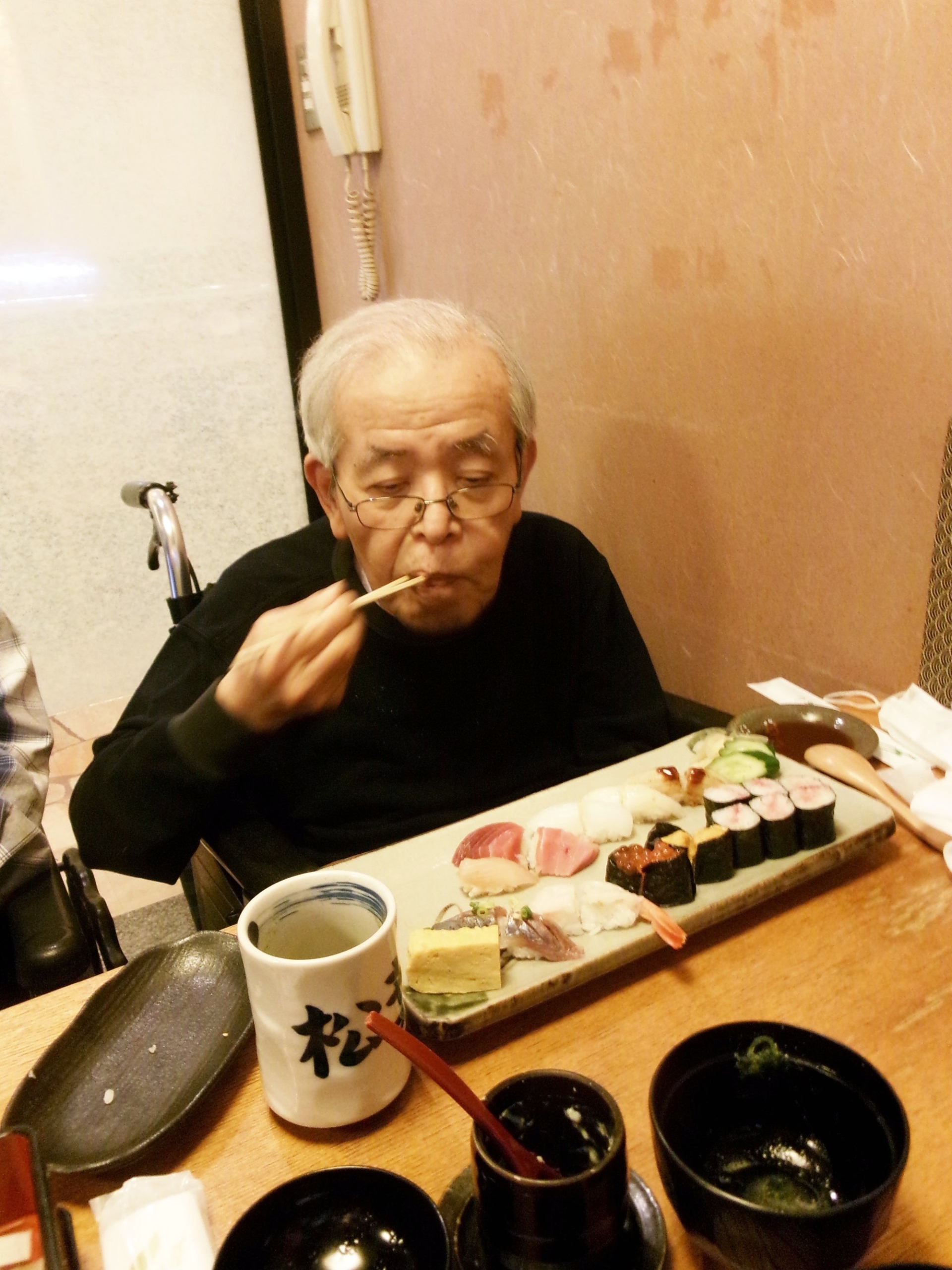 寿司屋で外食-3　ニチイホーム上星川