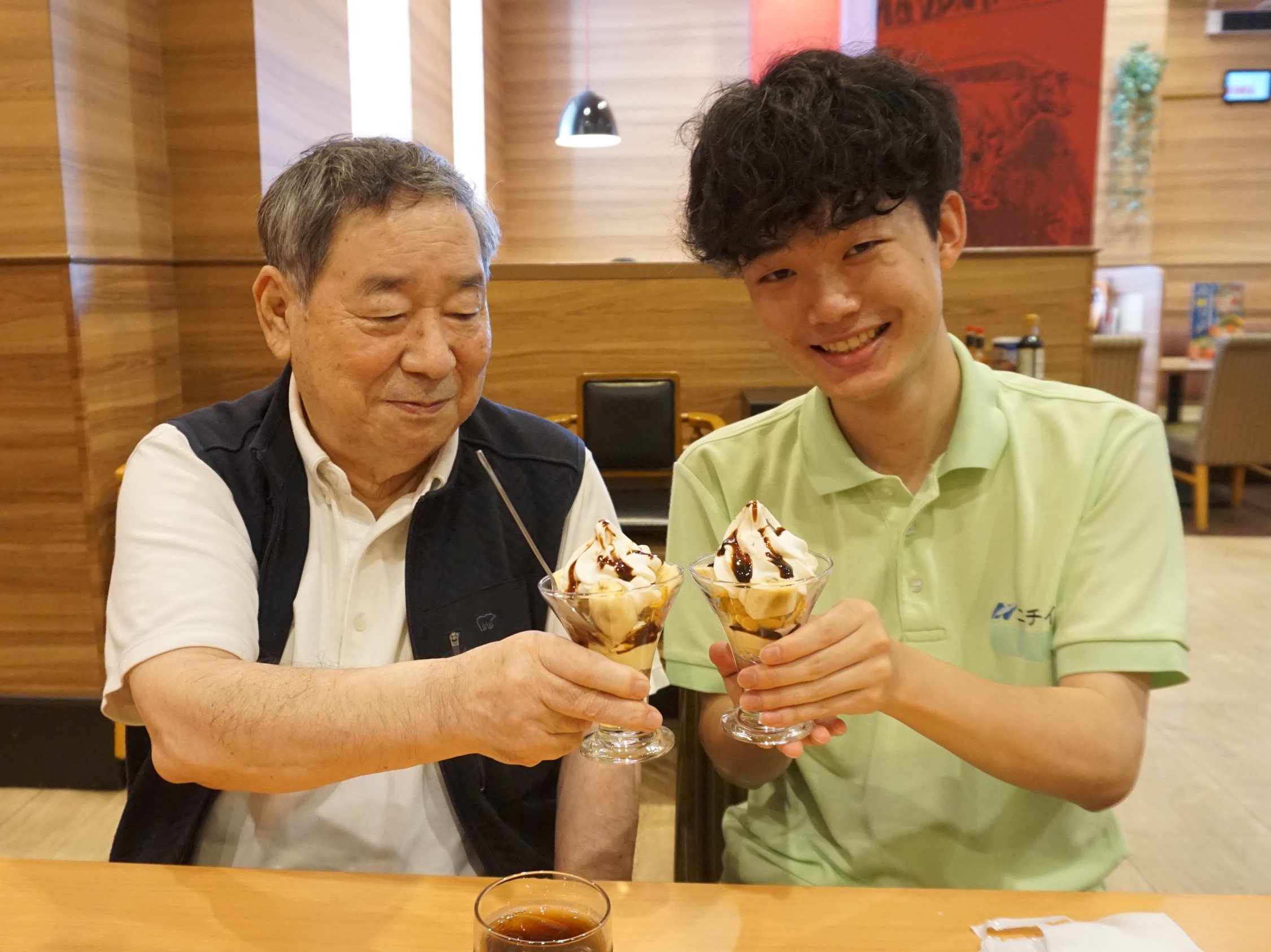 ファミリーレストランでデザートを堪能-1　ニチイホーム練馬高野台