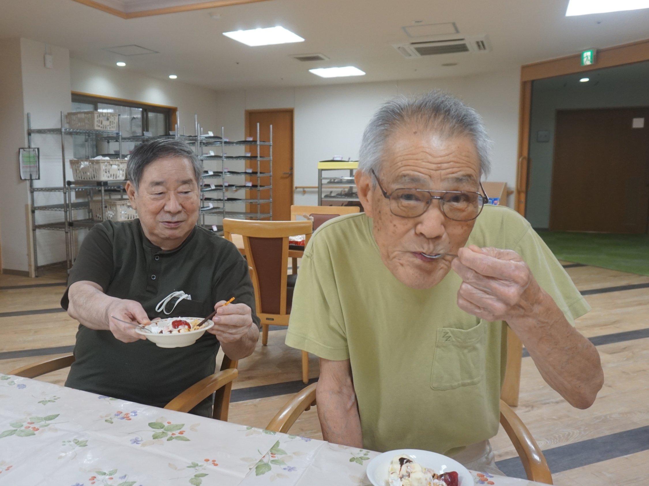 パフェ作り-1　ニチイホーム練馬高野台