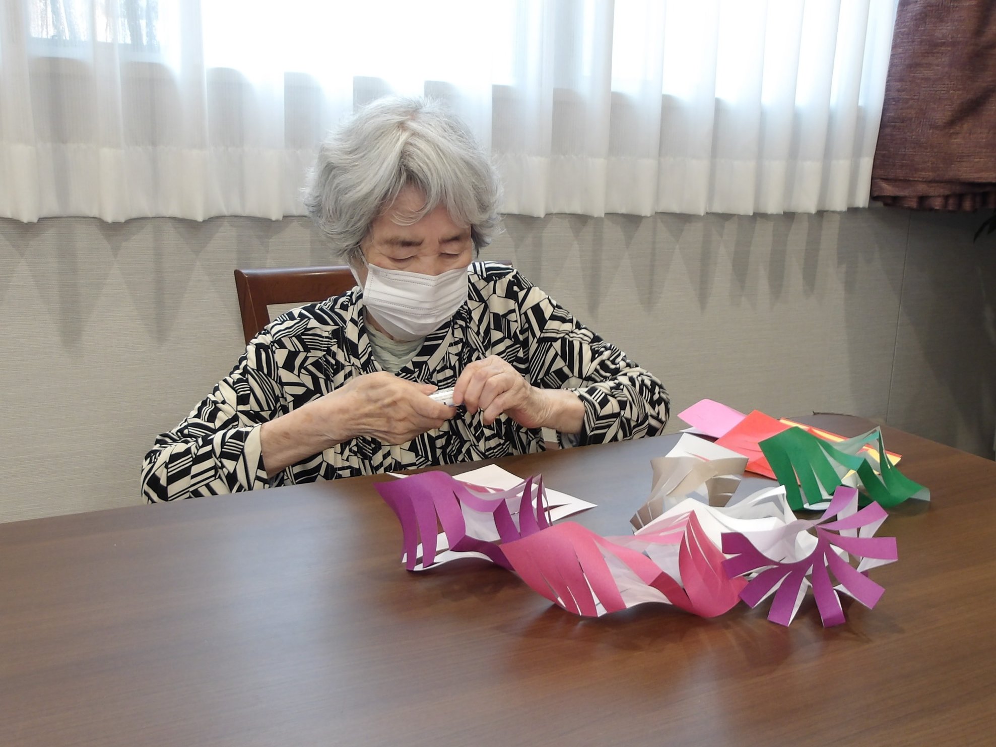 七夕の飾り作り-2　ニチイホーム野方
