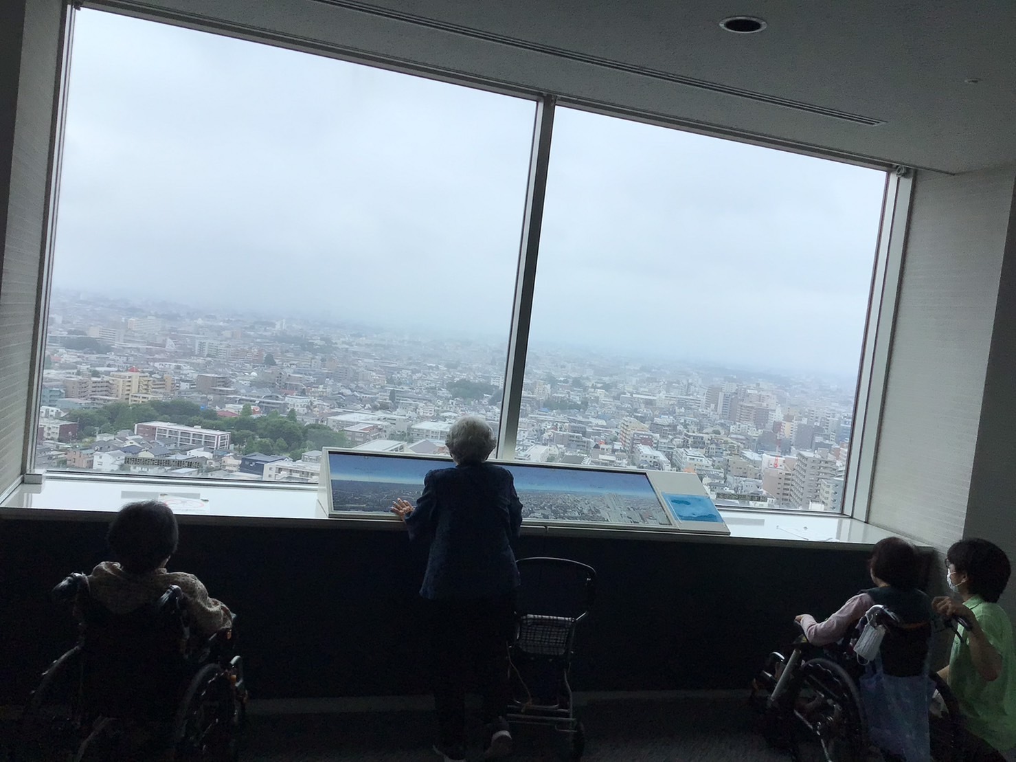 展望デッキへお出かけ-2　ニチイホーム鷺ノ宮