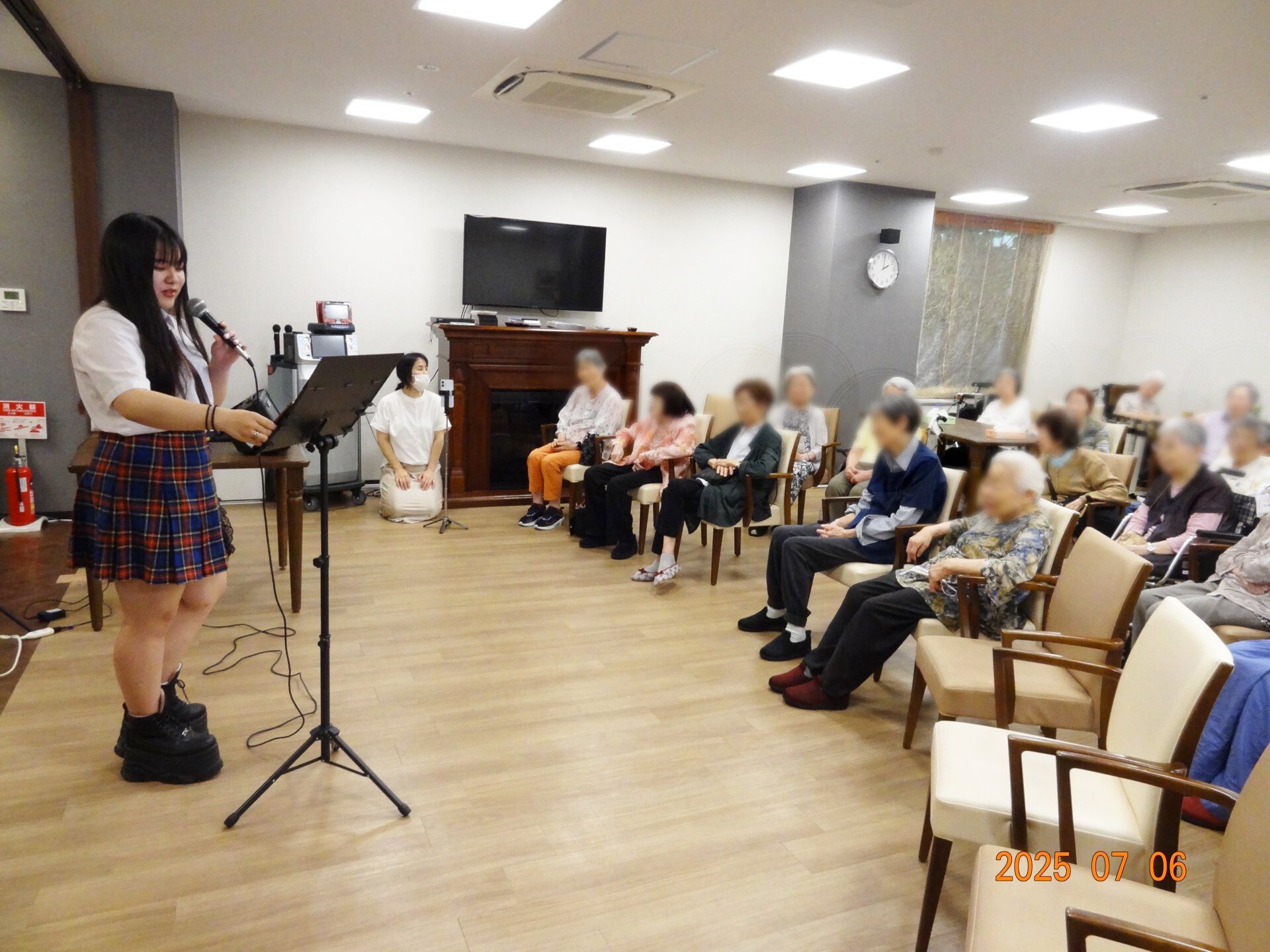 時をかける歌声♪ JKシンガーが届けた昭和の名曲-1　ニチイホーム渋谷本町