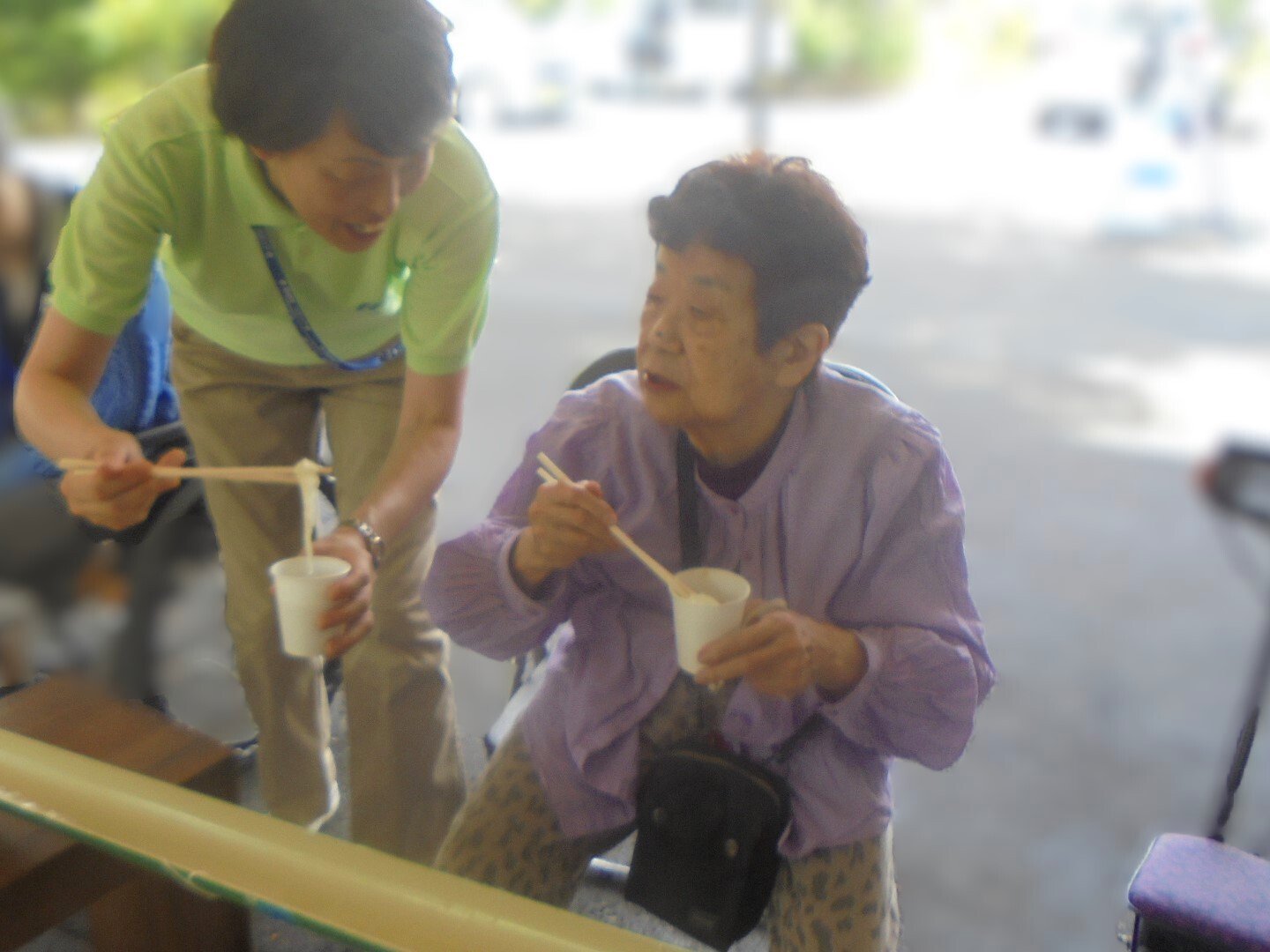 夏の風物詩 流しそうめん-1　ニチイホーム不動前