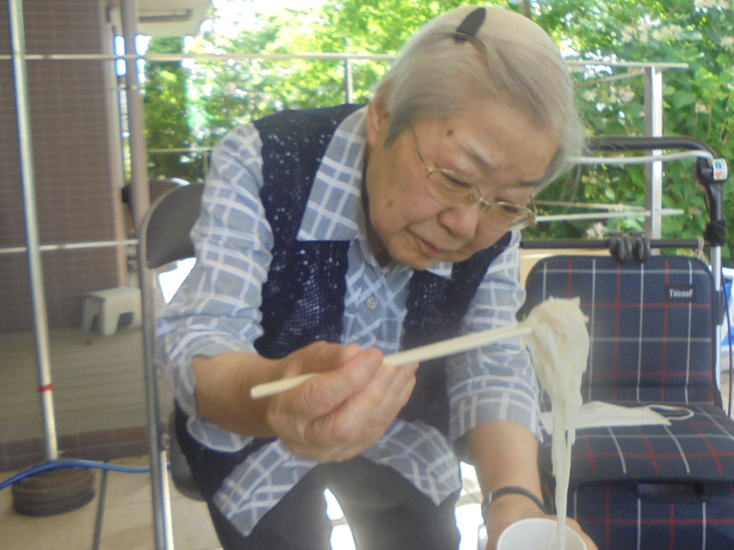 夏の風物詩 流しそうめん-4　ニチイホーム不動前