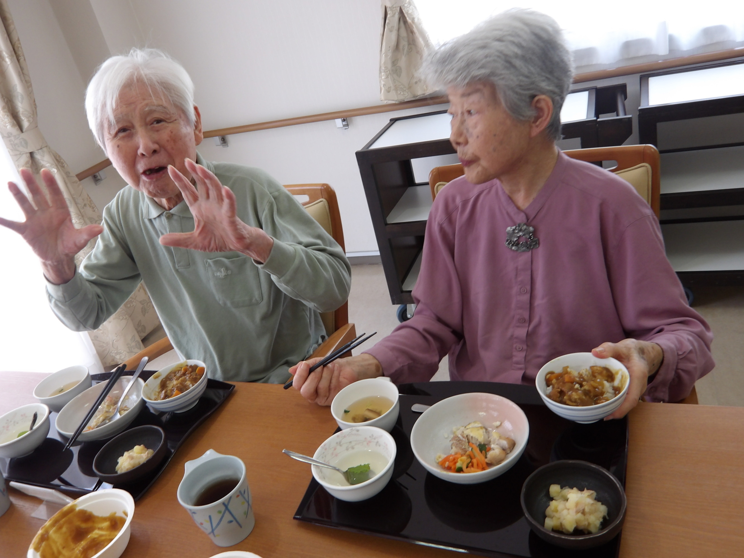 カレー作りと試食-5　ニチイホーム東府中