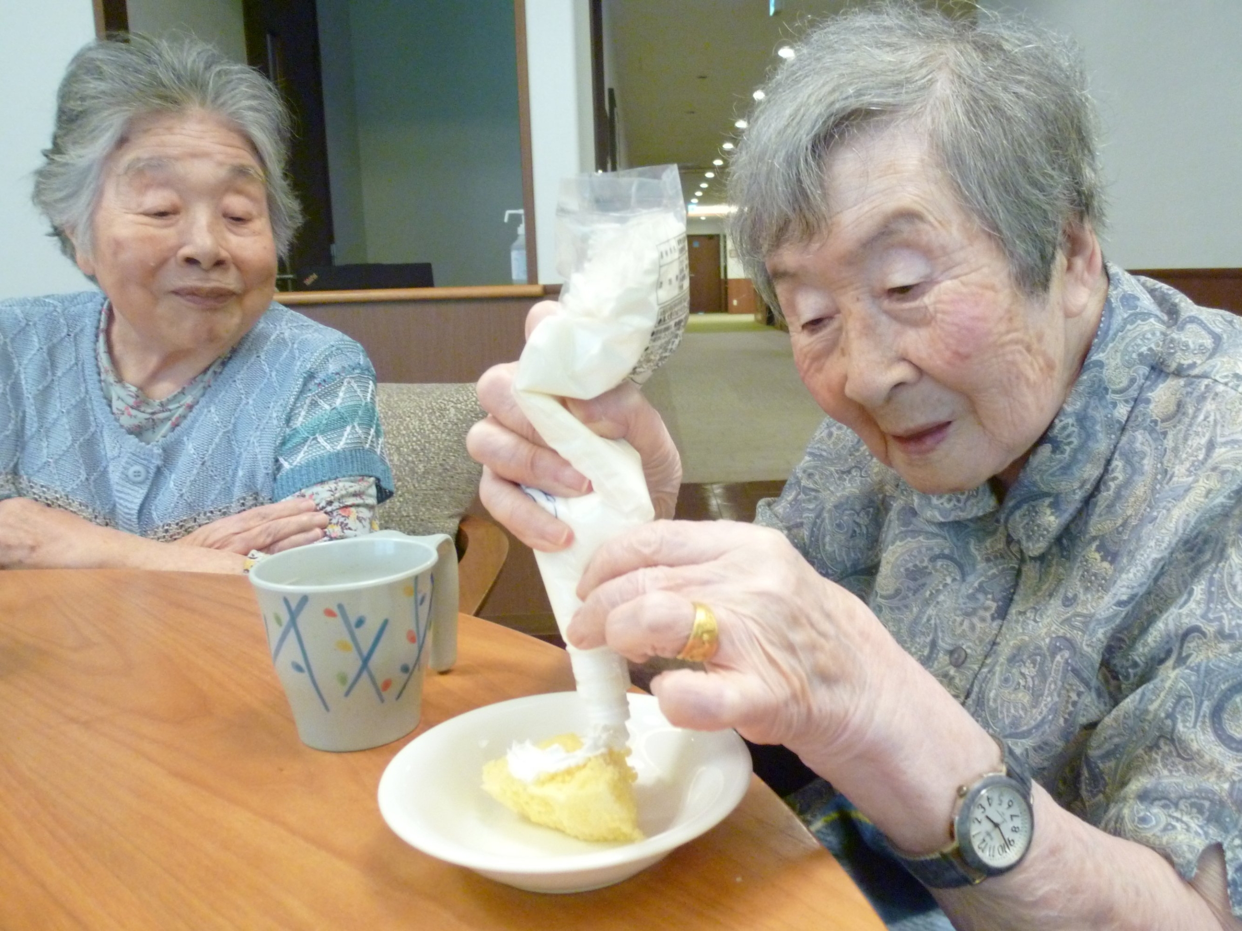 笑顔あふれるケーキ作り-2　ニチイホーム東船橋