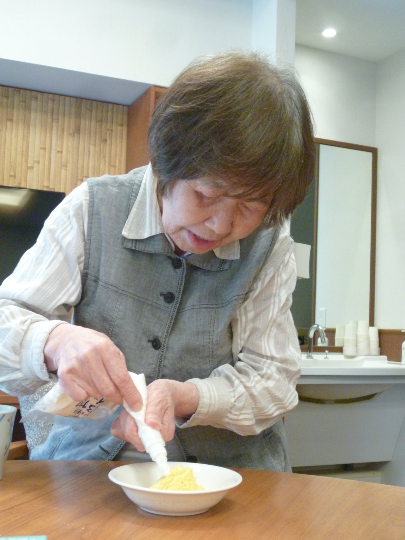 笑顔あふれるケーキ作り-3　ニチイホーム東船橋