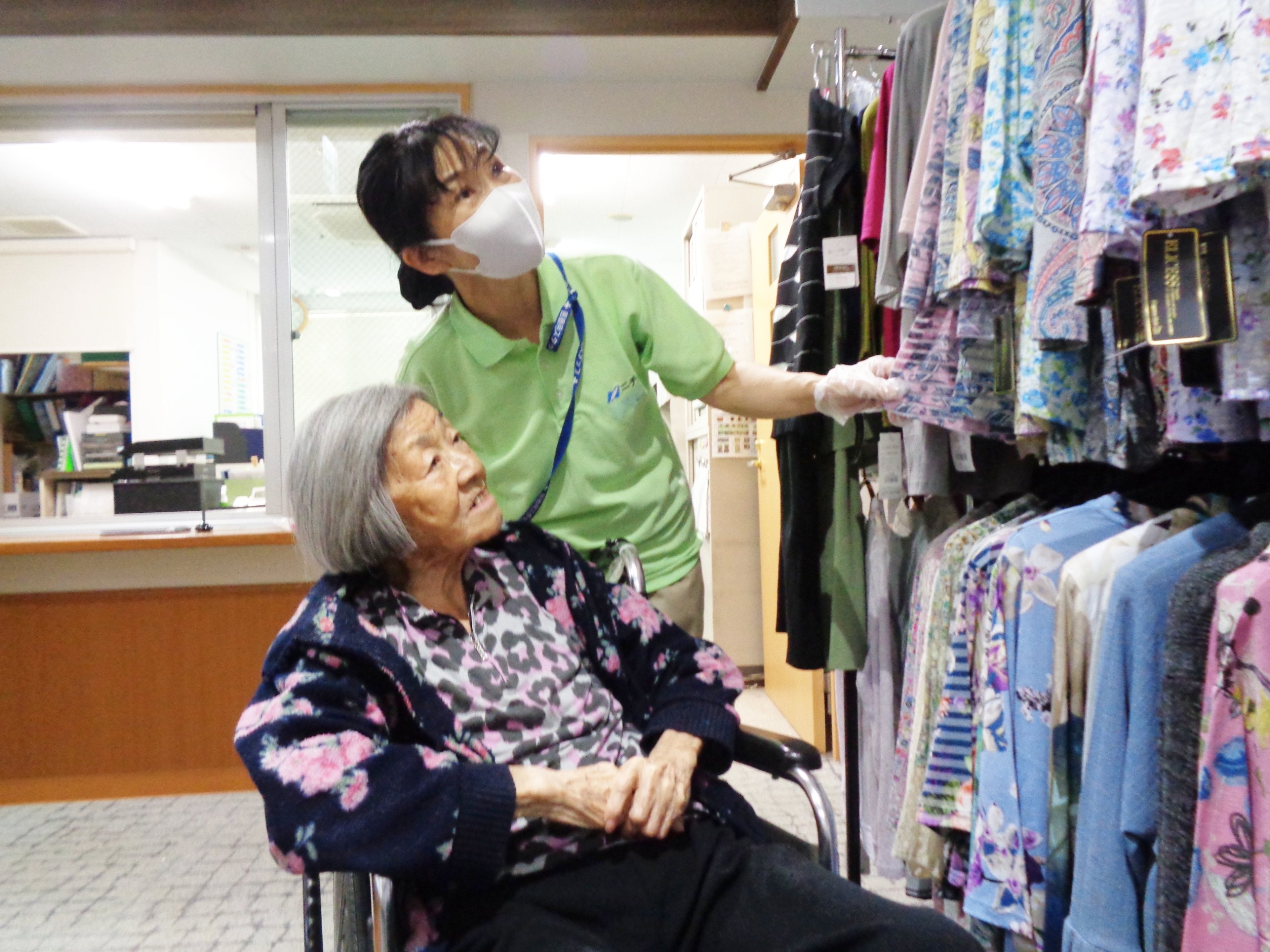 訪問販売でお買い物-2　ニチイホーム自由が丘