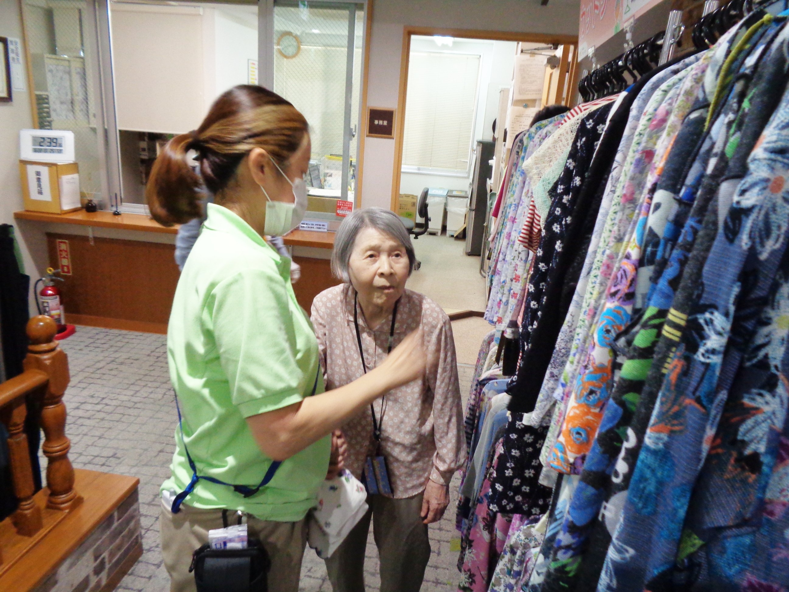 訪問販売でお買い物-4　ニチイホーム自由が丘