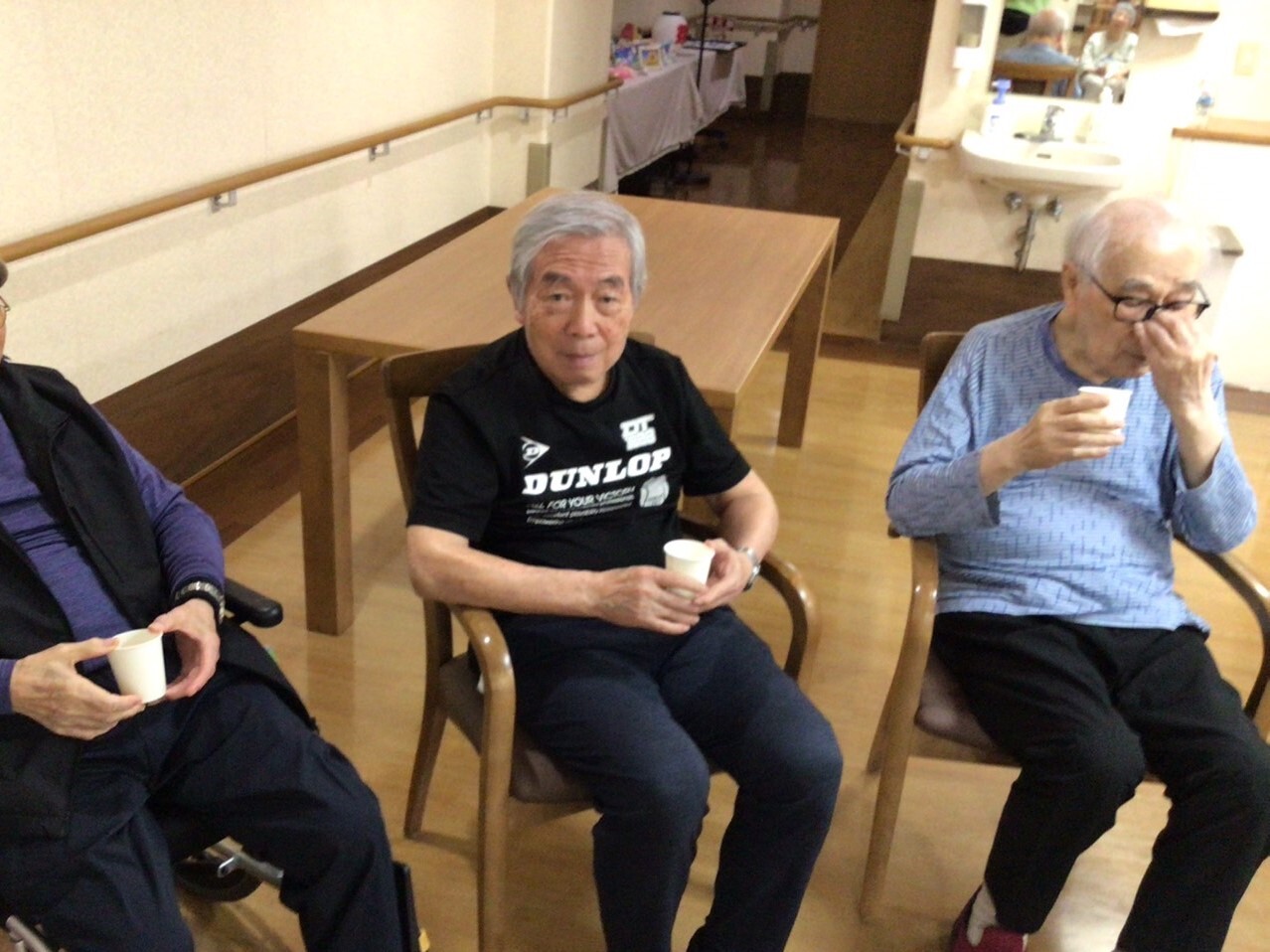 運動の後はトッピングアイス-3　ニチイホーム中野南台