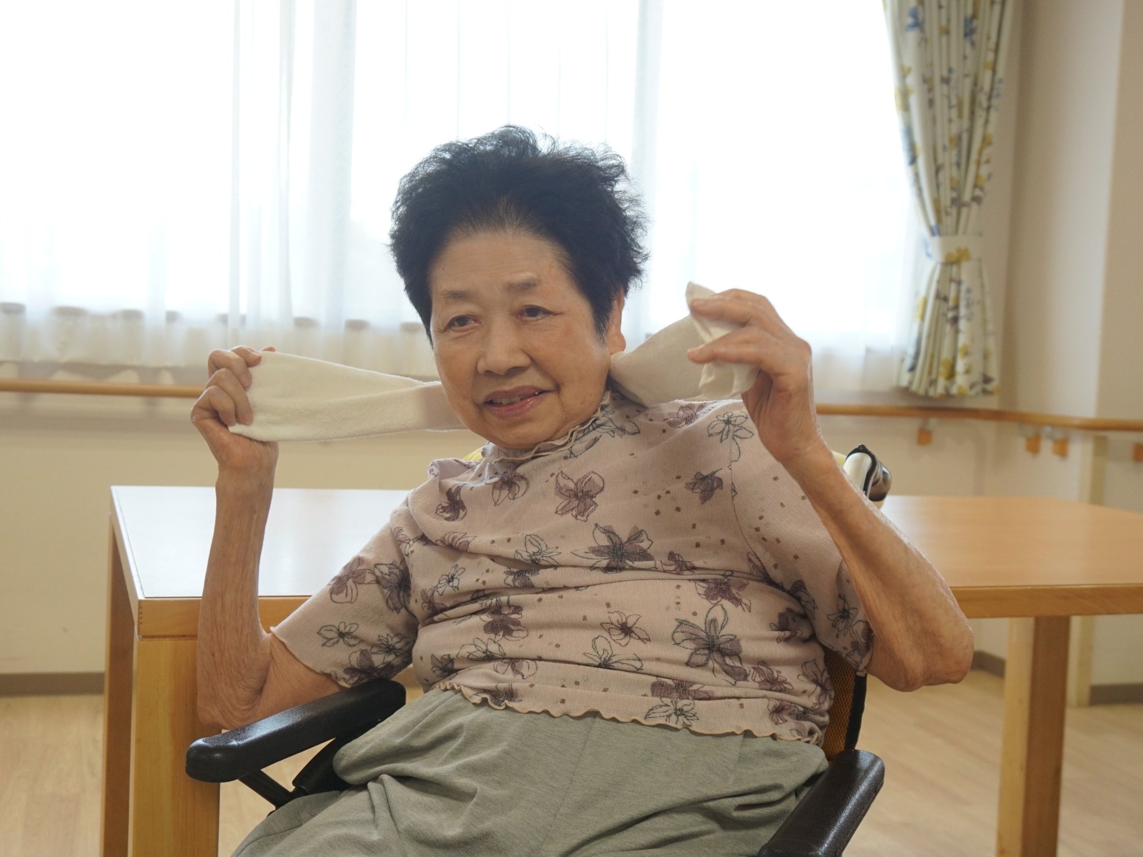 タオル体操-1　ニチイホーム練馬高野台