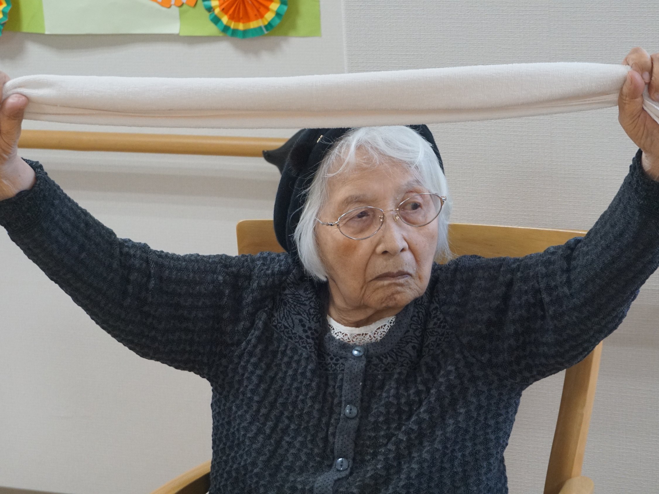 タオル体操-3　ニチイホーム練馬高野台
