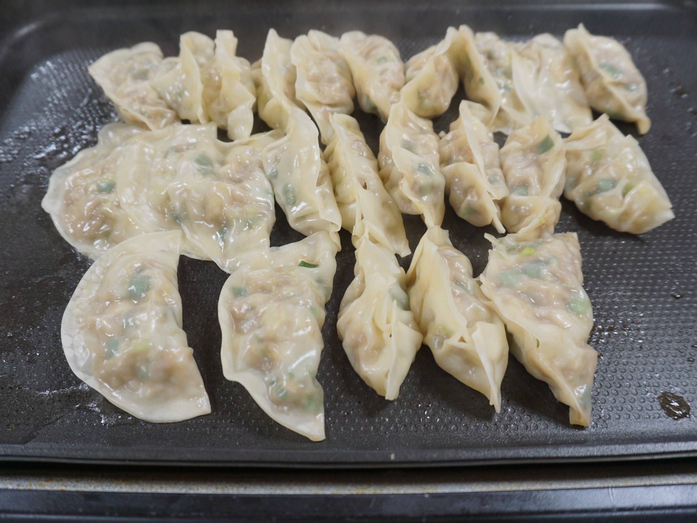餃子作りに挑戦-6　ニチイホーム練馬高野台