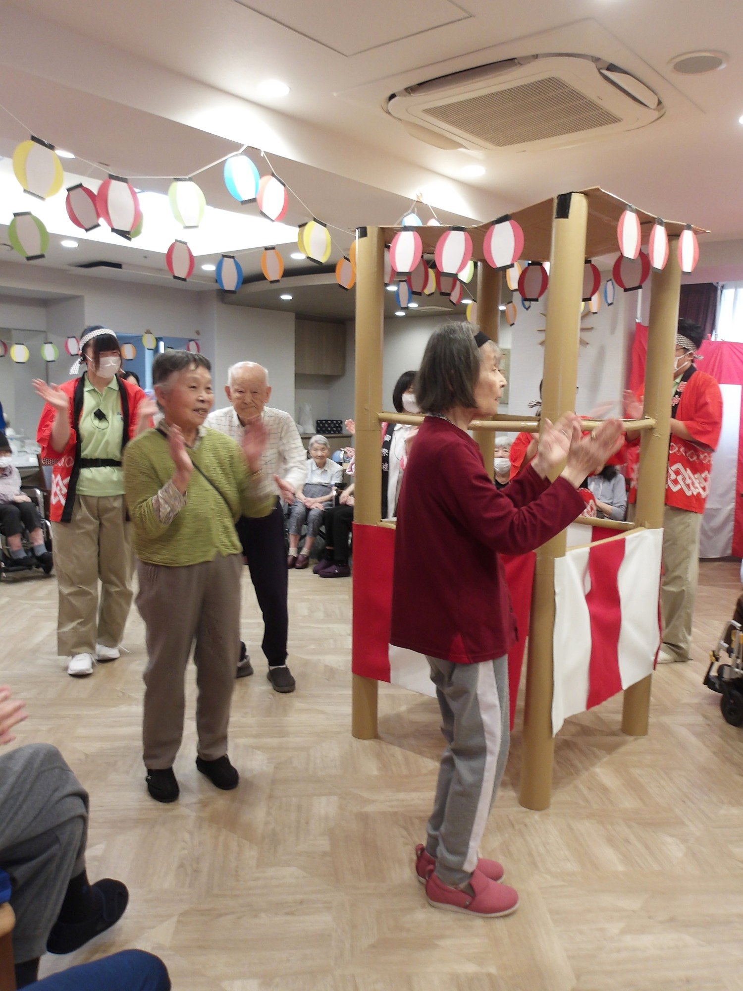 納涼祭2025②スイカ割り、お神輿と盆踊り-6　ニチイホーム野方