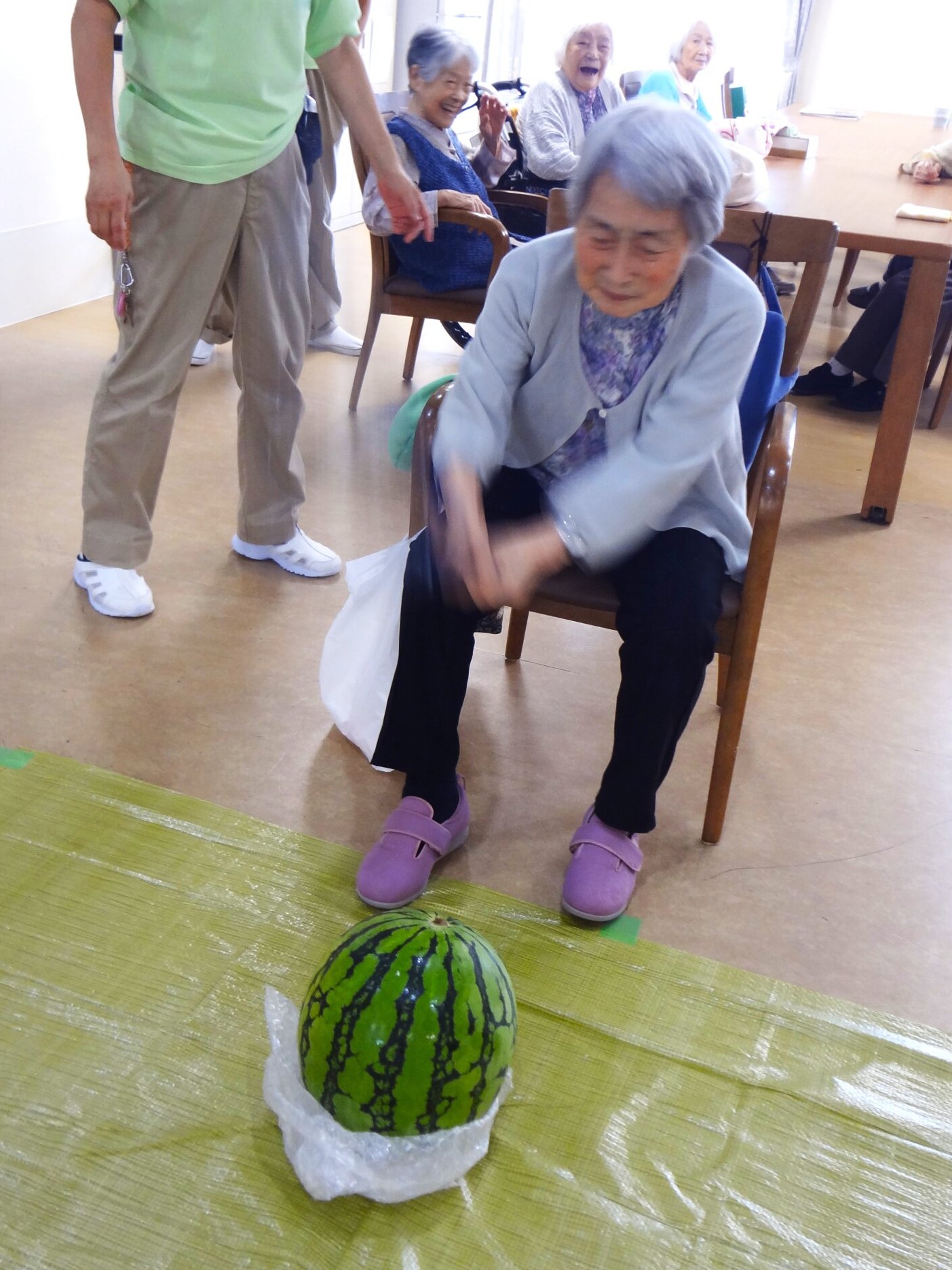すいか割り-3　ニチイホーム鷺沼南