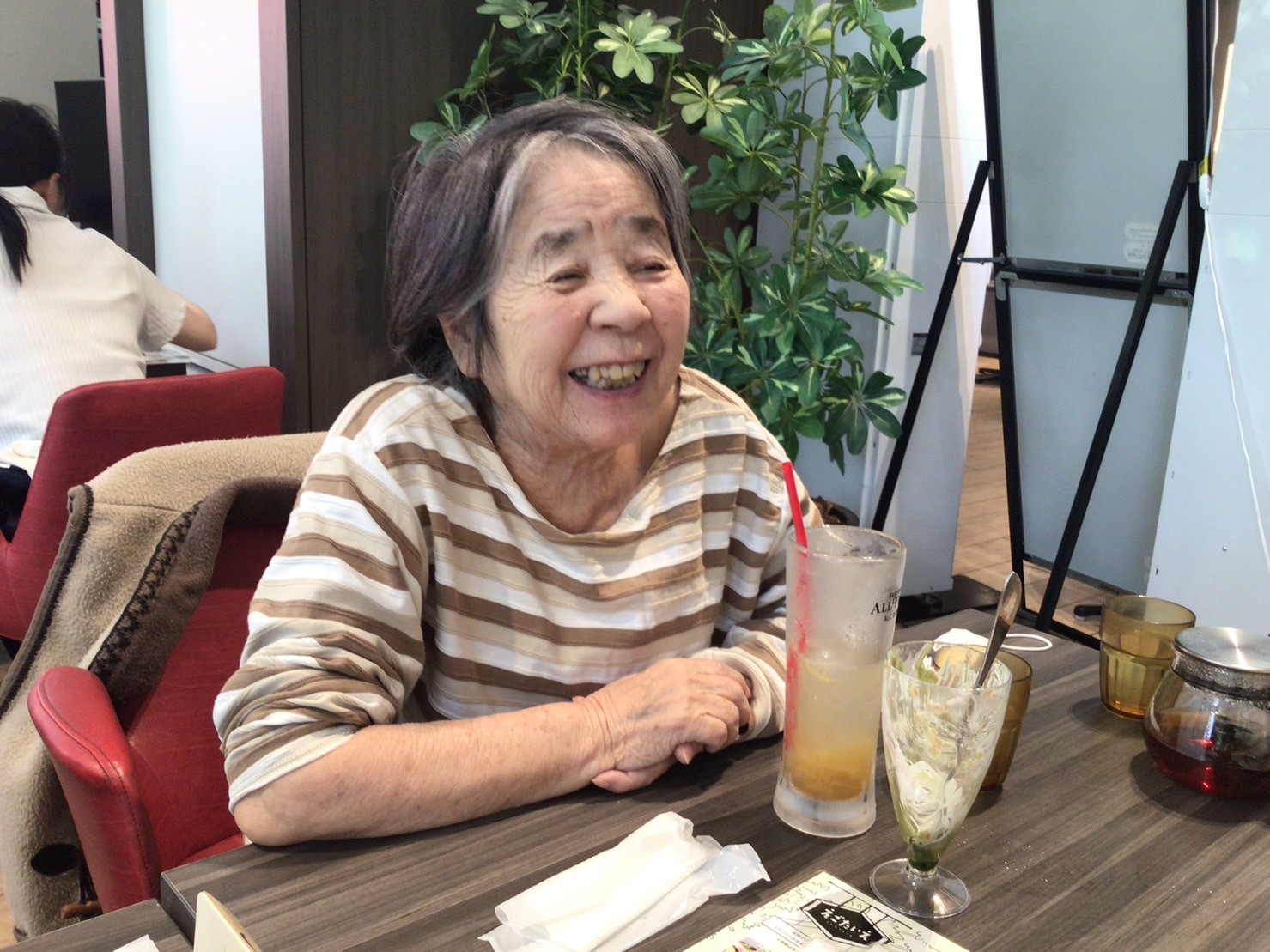 外食でデザート満喫-1　ニチイホーム鷺ノ宮