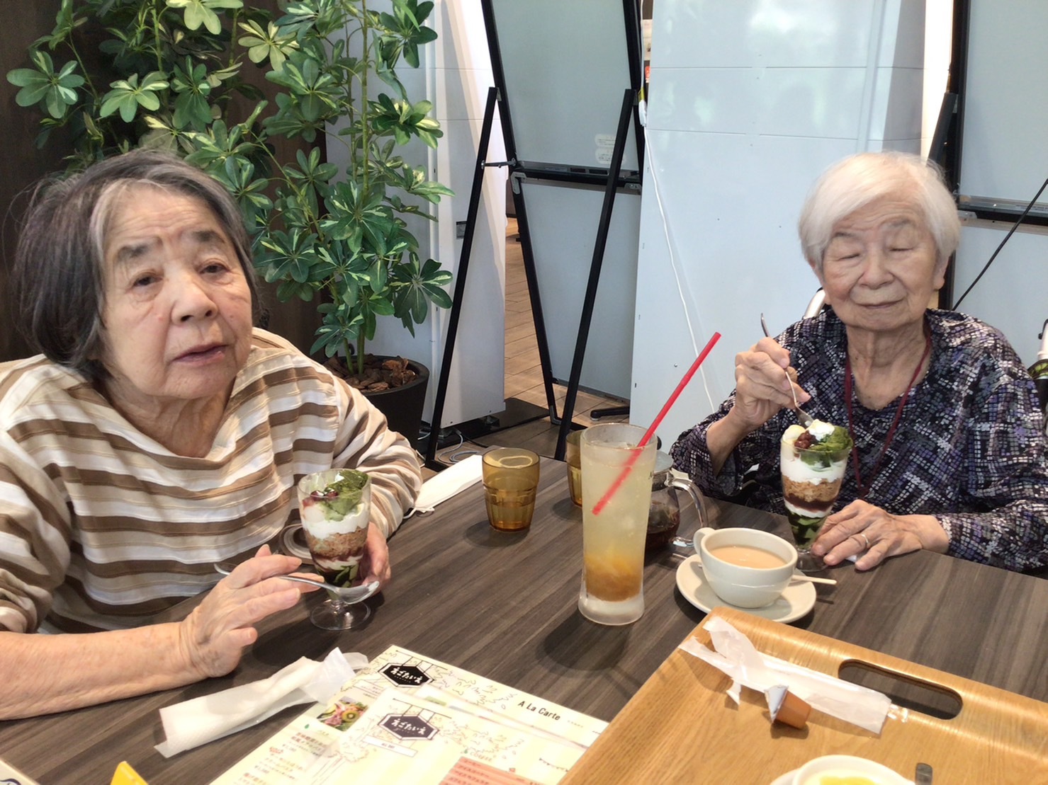 外食でデザート満喫-5　ニチイホーム鷺ノ宮