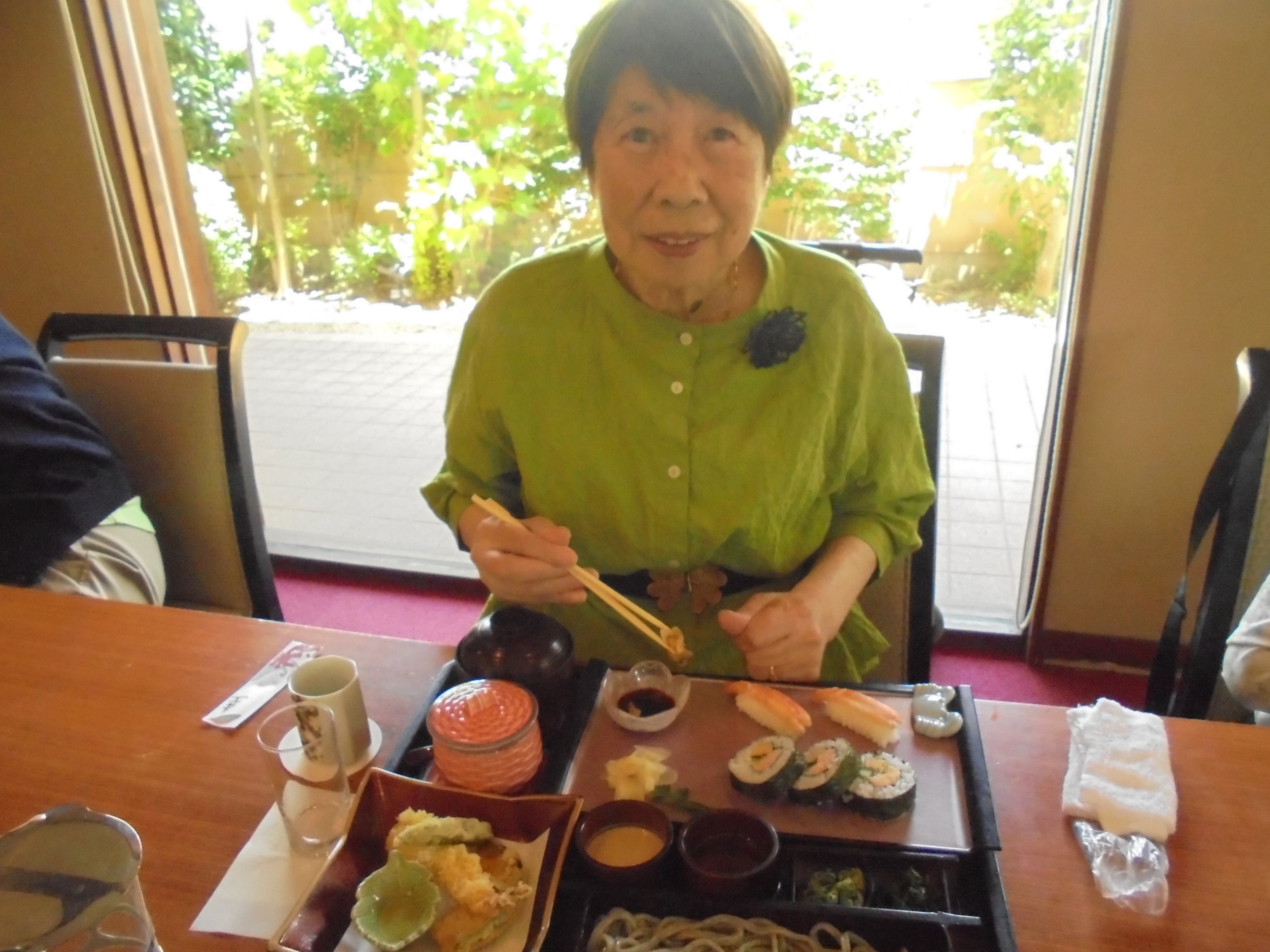 外食いろいろ-1　ニチイホームさいたま新都心