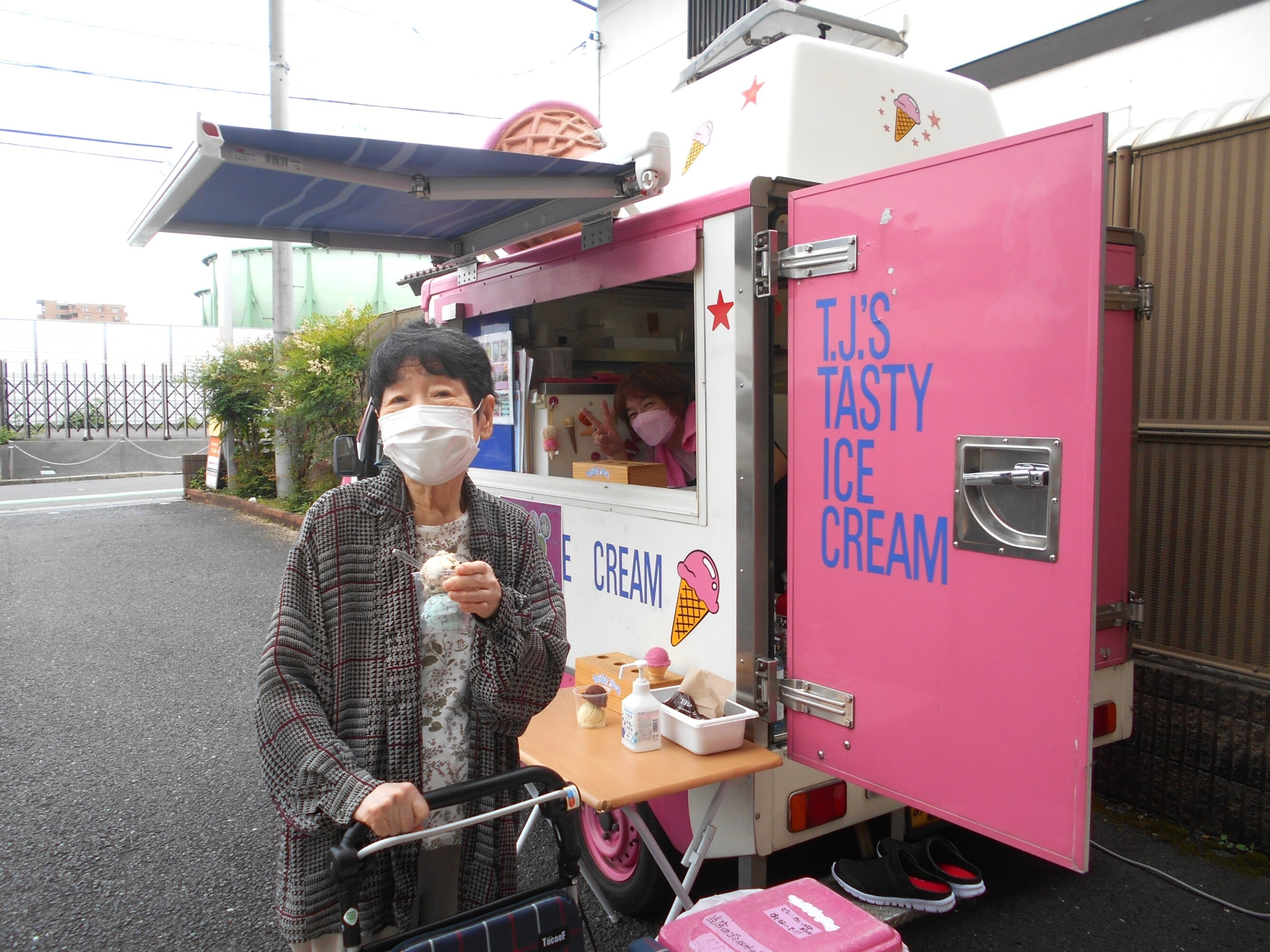 アイスのキッチンカー-3　ニチイホーム西武柳沢