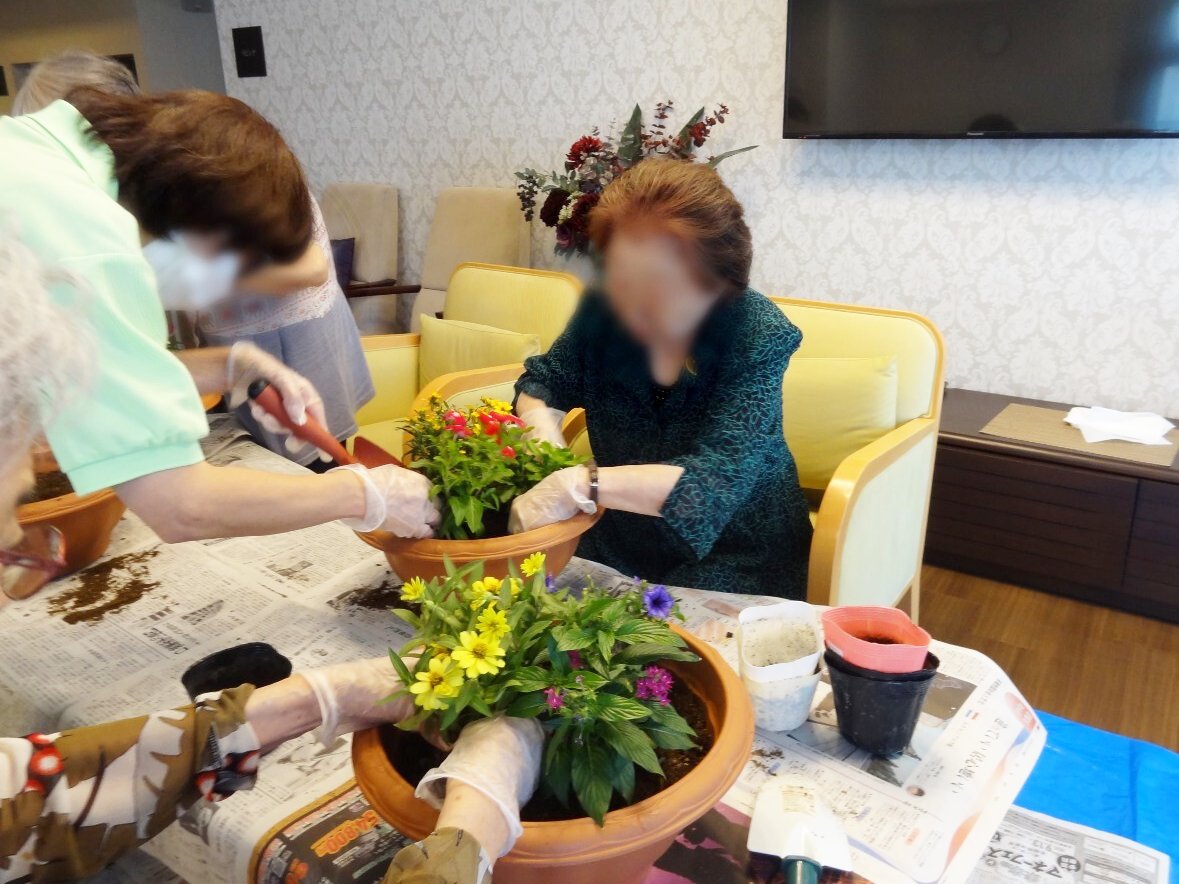 愛情込めて育てます、私たちの小さな庭-5　ニチイホーム渋谷本町