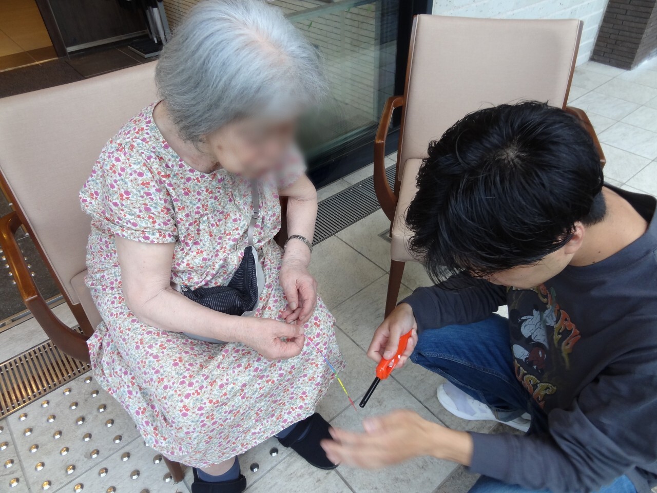 小さな線香花火に咲いた、満開の笑顔。-4　ニチイホーム渋谷本町