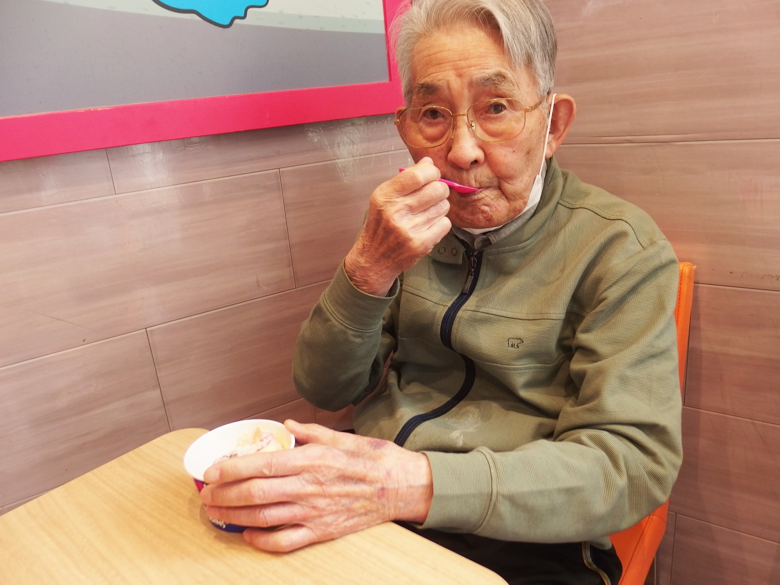 おいしいアイスを食べに-2　ニチイホーム青葉台