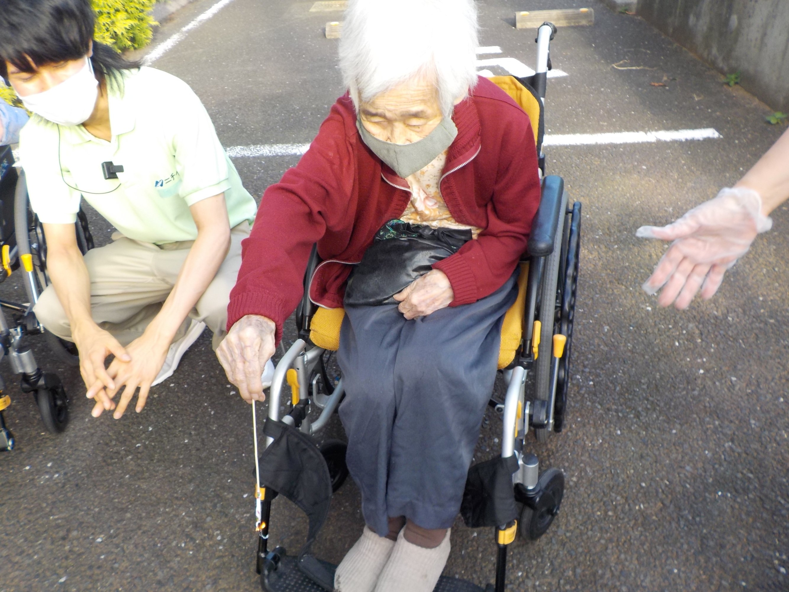 パチパチと、昔懐かしい夏の音-3　ニチイホームはるひ野