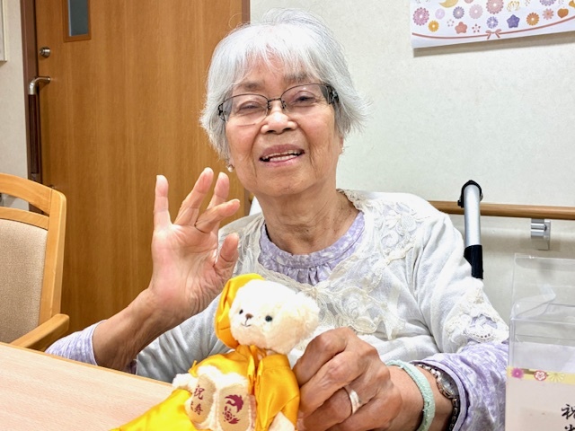 敬老会　～ギター演奏で贈る感謝の気持ち～-1　ニチイホームはるひ野