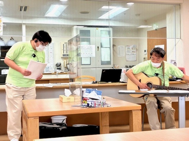 敬老会　～ギター演奏で贈る感謝の気持ち～-4　ニチイホームはるひ野