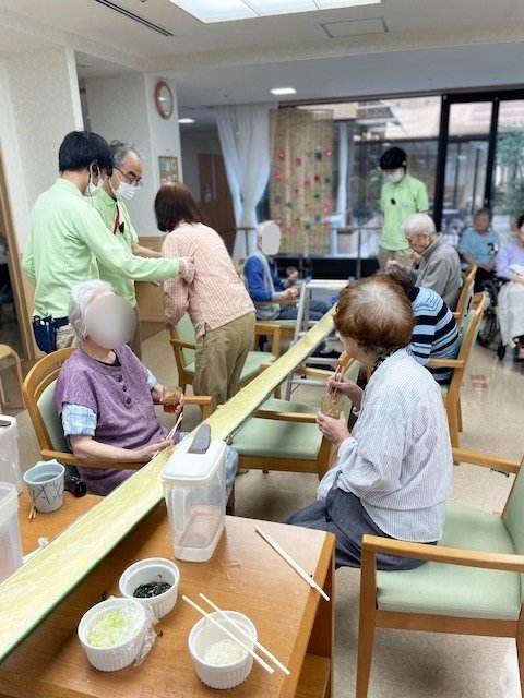 流しソーメン-3　ニチイホームはるひ野Ⅱ番館