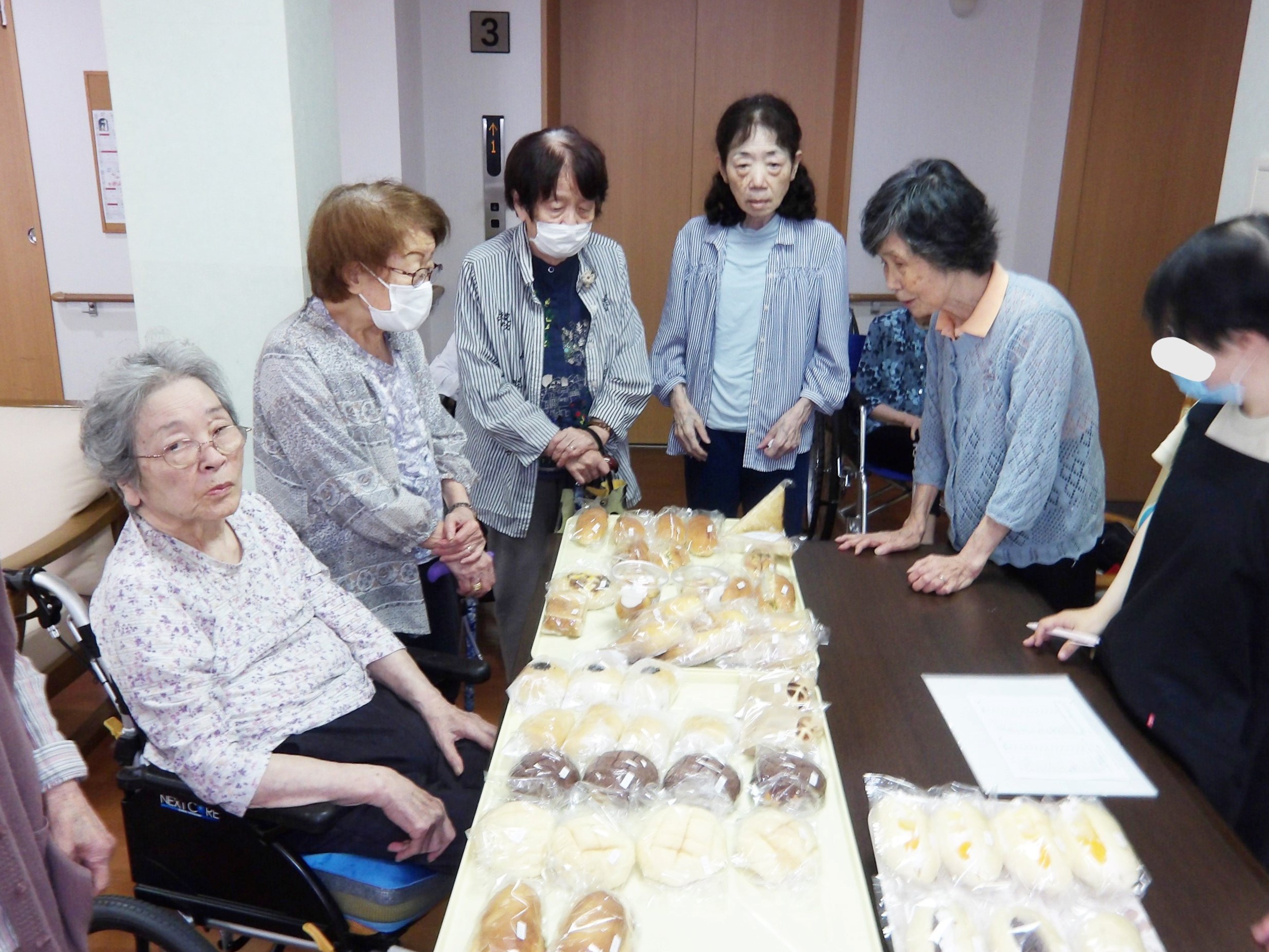 パン販売-1　ニチイホーム東府中