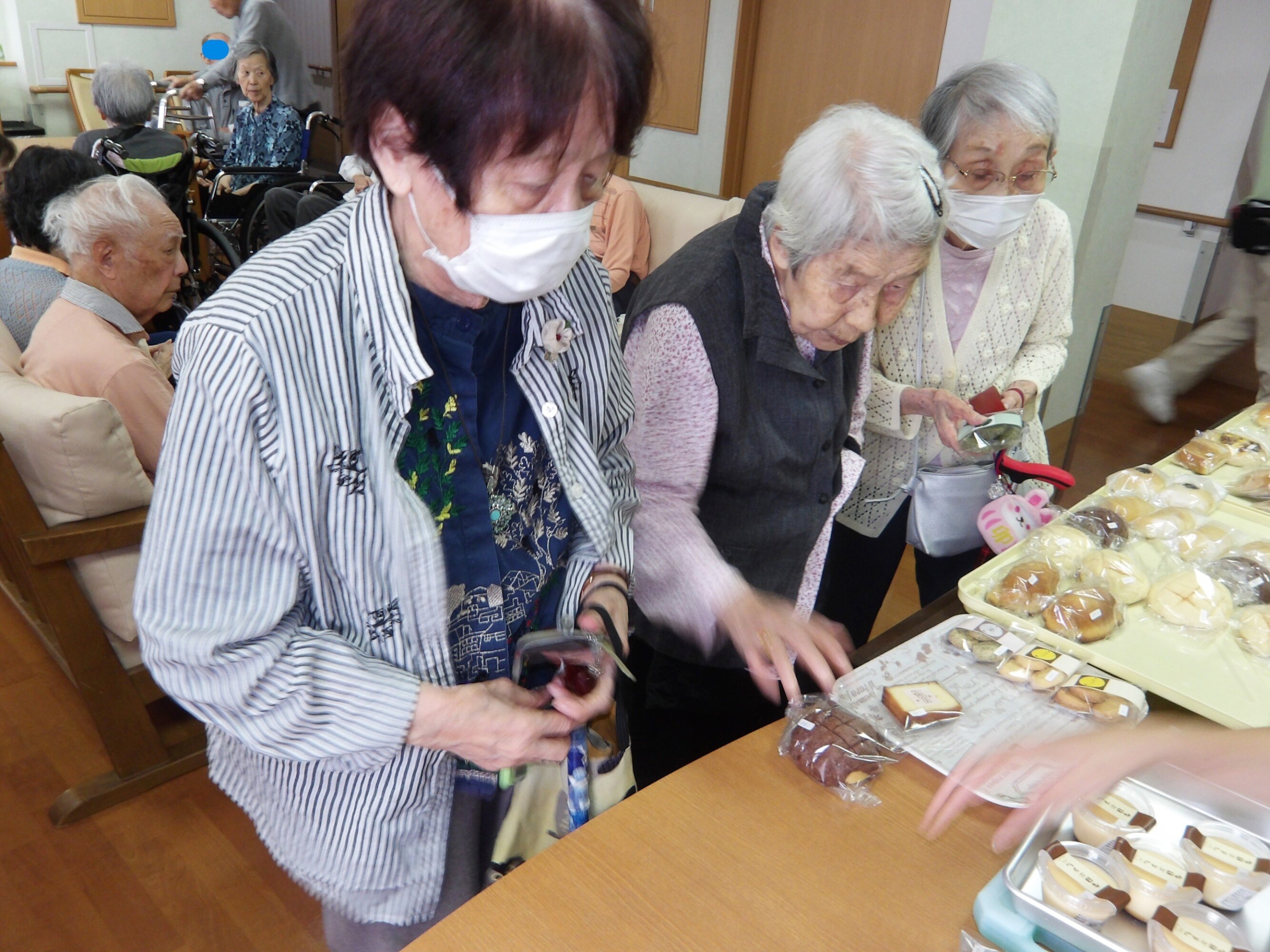 パン販売-2　ニチイホーム東府中