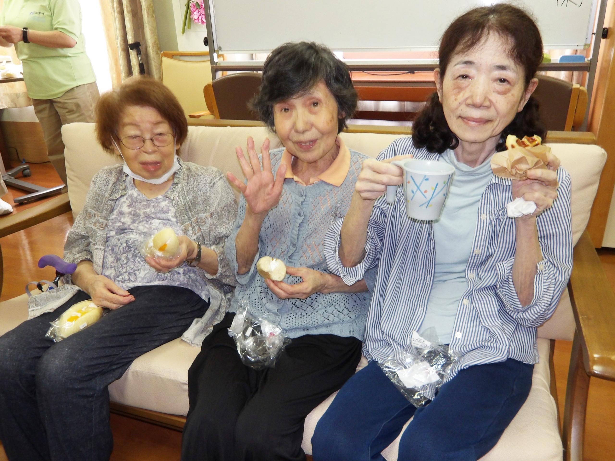 パン販売-4　ニチイホーム東府中