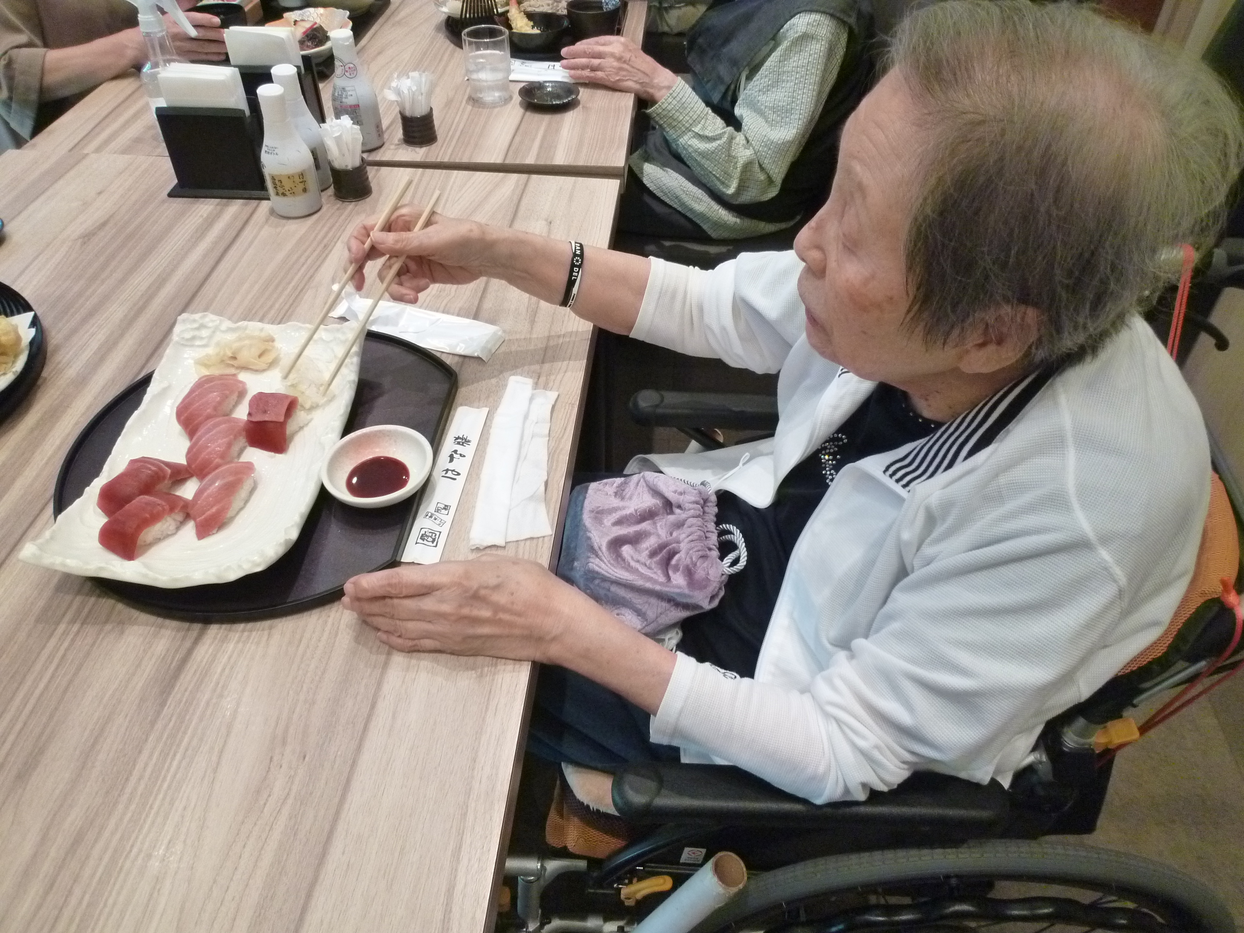 ボッチャ大会後はみんなでランチ-2　ニチイホーム東船橋