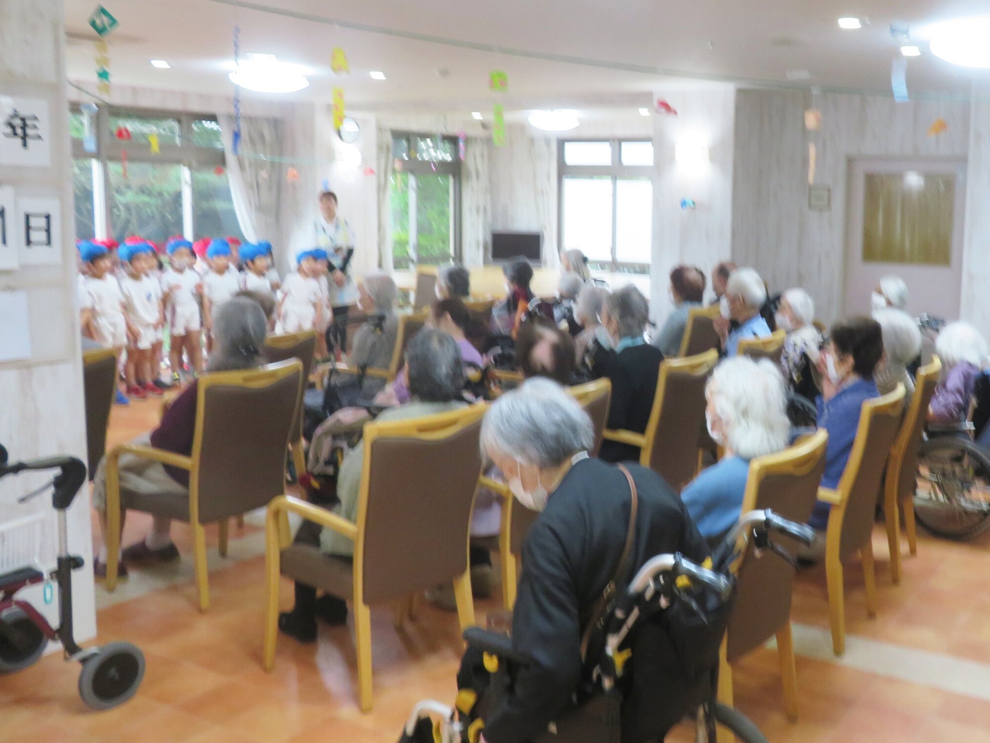 近隣の幼稚園との交流会-1　ニチイホーム三鷹Ⅱ番館