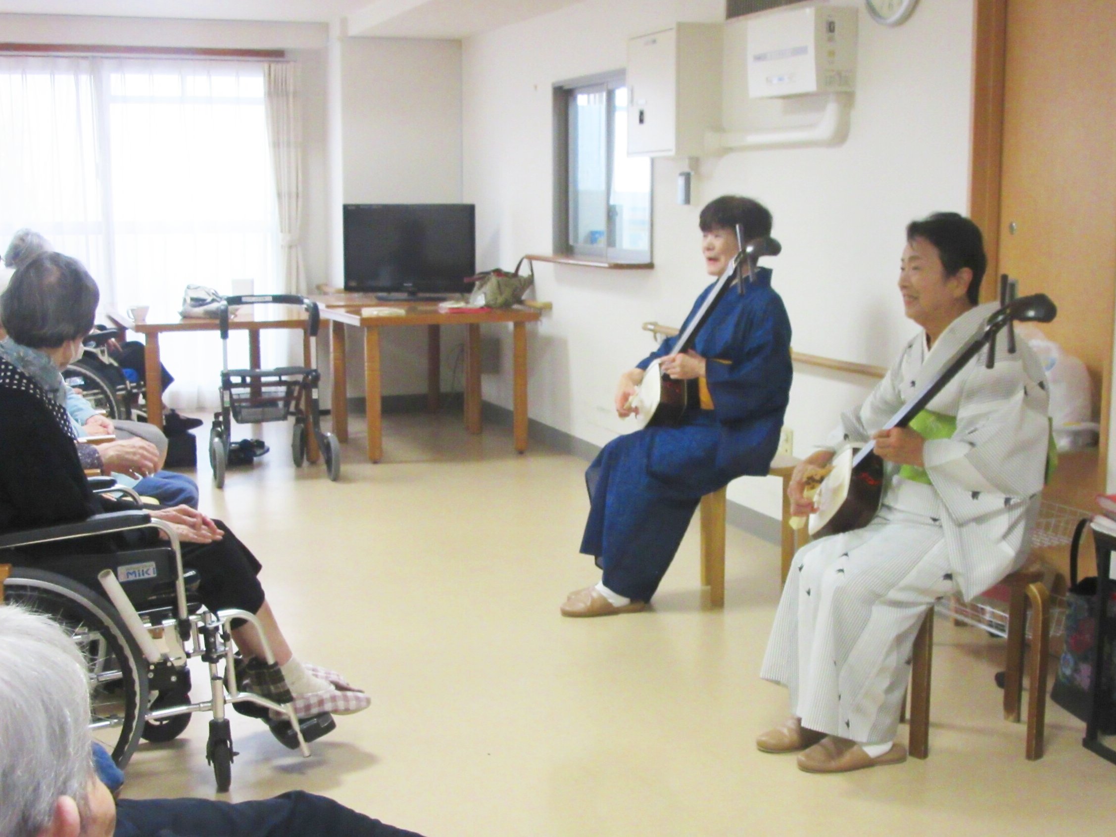 三味線の演奏会-1　ニチイホーム杉並堀ノ内
