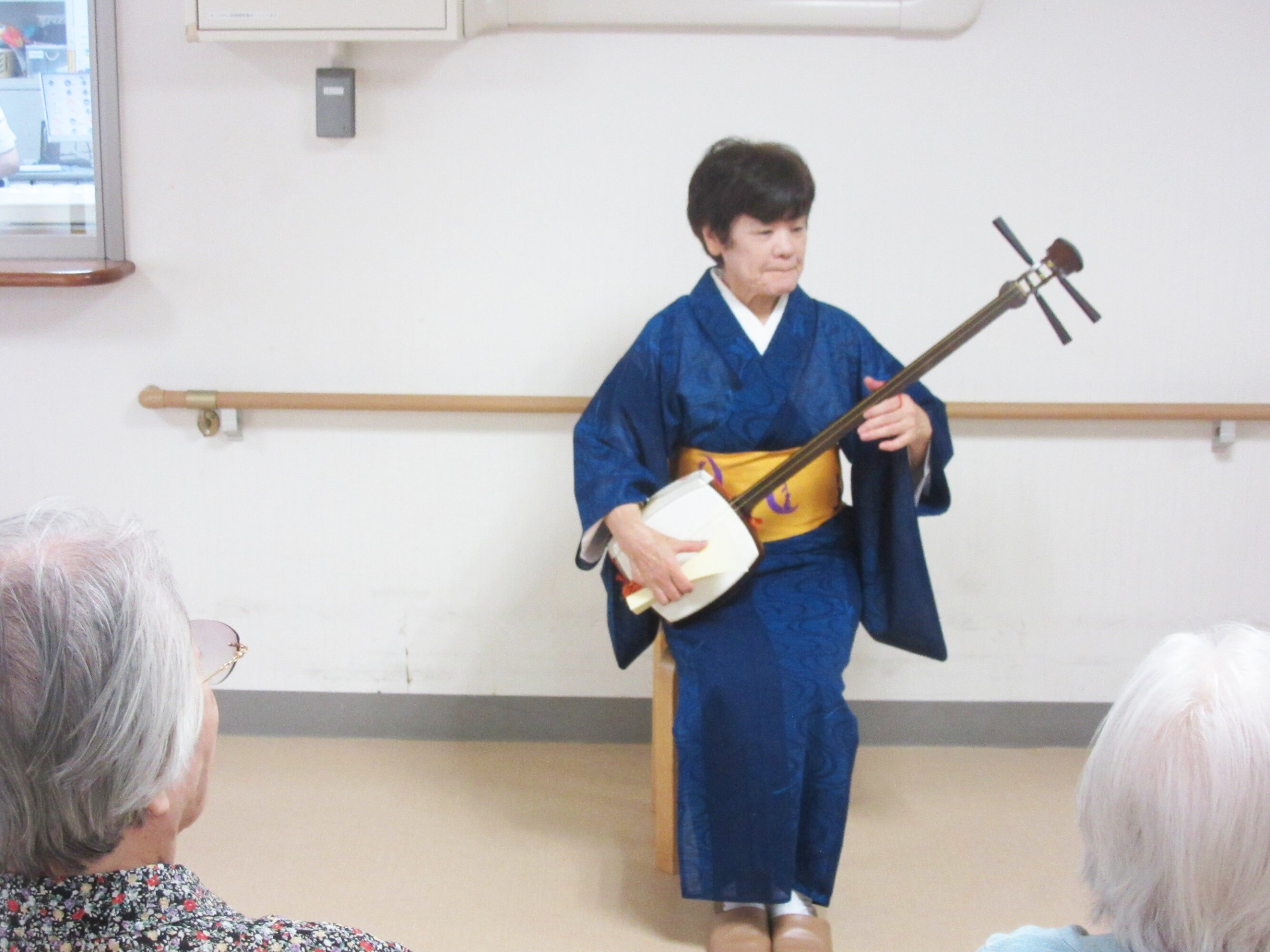 三味線の演奏会-2　ニチイホーム杉並堀ノ内