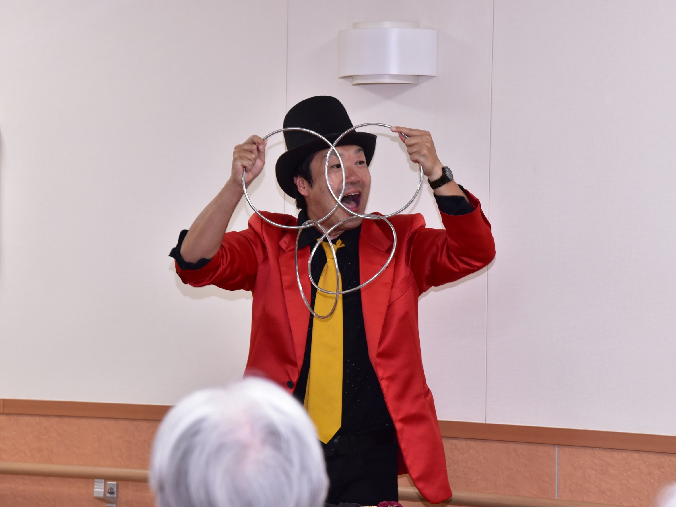 マジックショーー２　ニチイホーム多摩川緑地