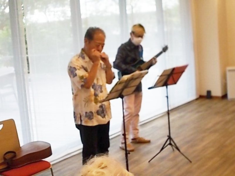 ハーモニカ演奏会-1　ニチイホーム八幡山