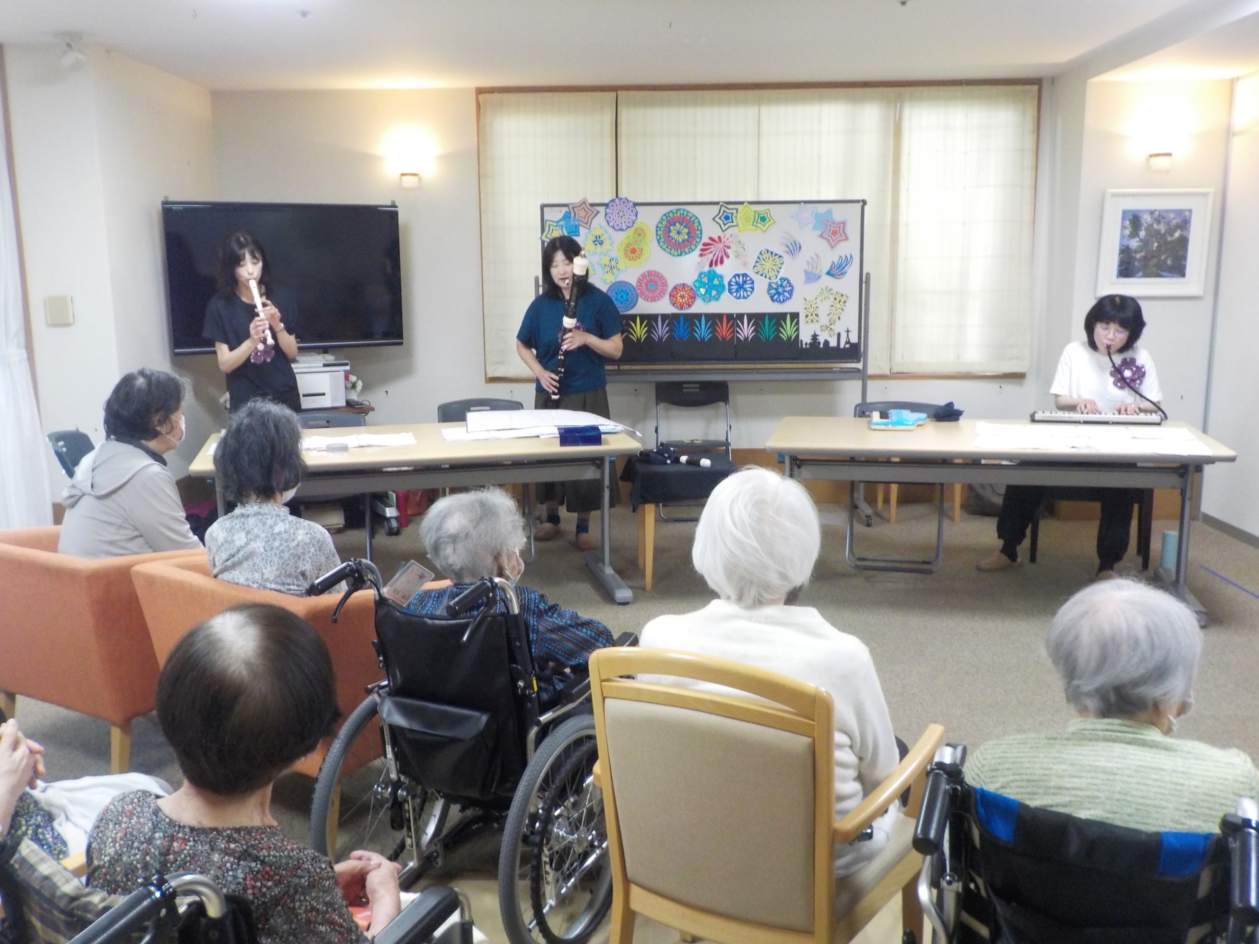 心をつなぐハーモニー 〜ご家族による音楽ボランティア〜-1 ニチイホームはるひ野