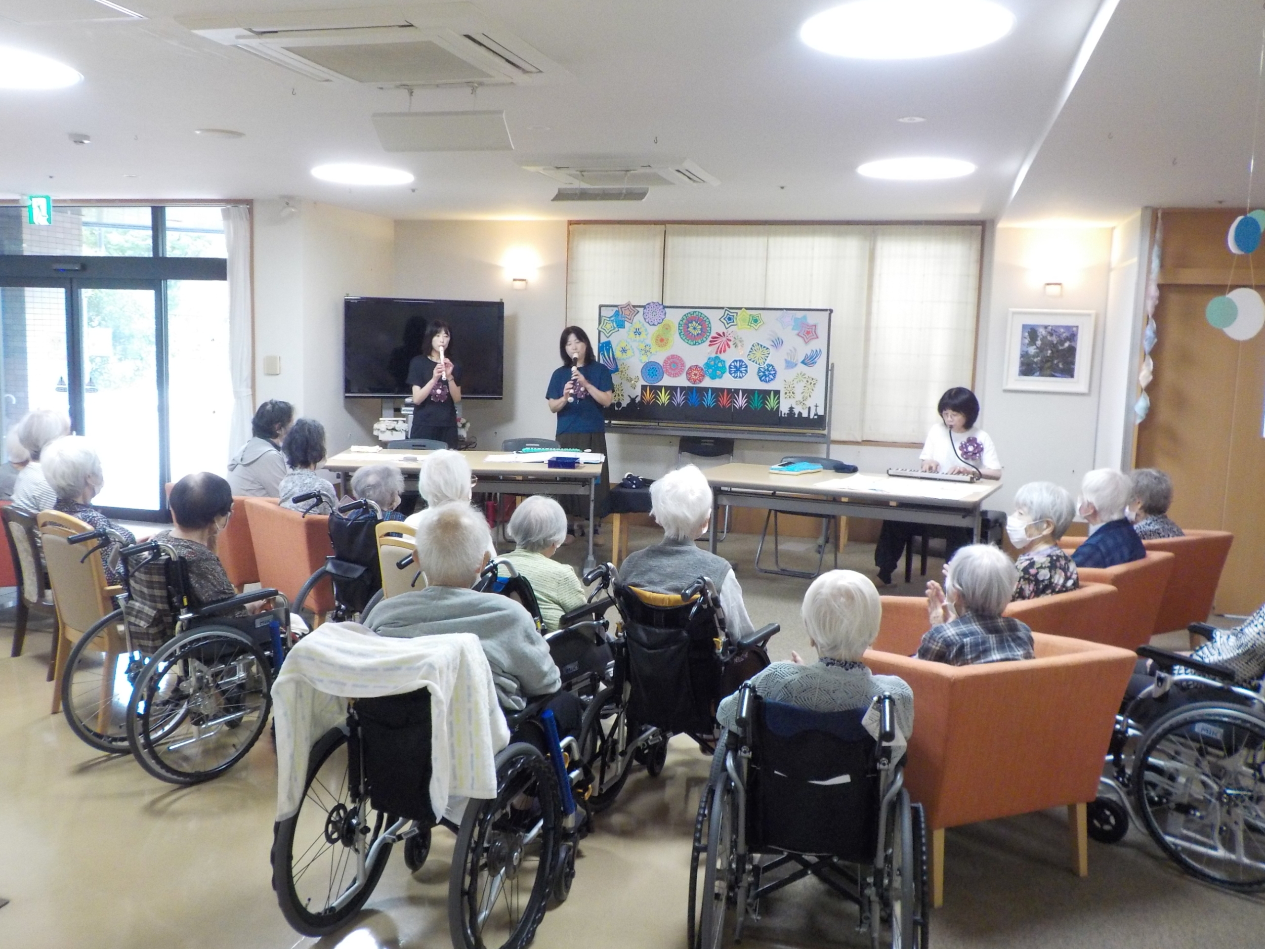 心をつなぐハーモニー 〜ご家族による音楽ボランティア〜-2 ニチイホームはるひ野